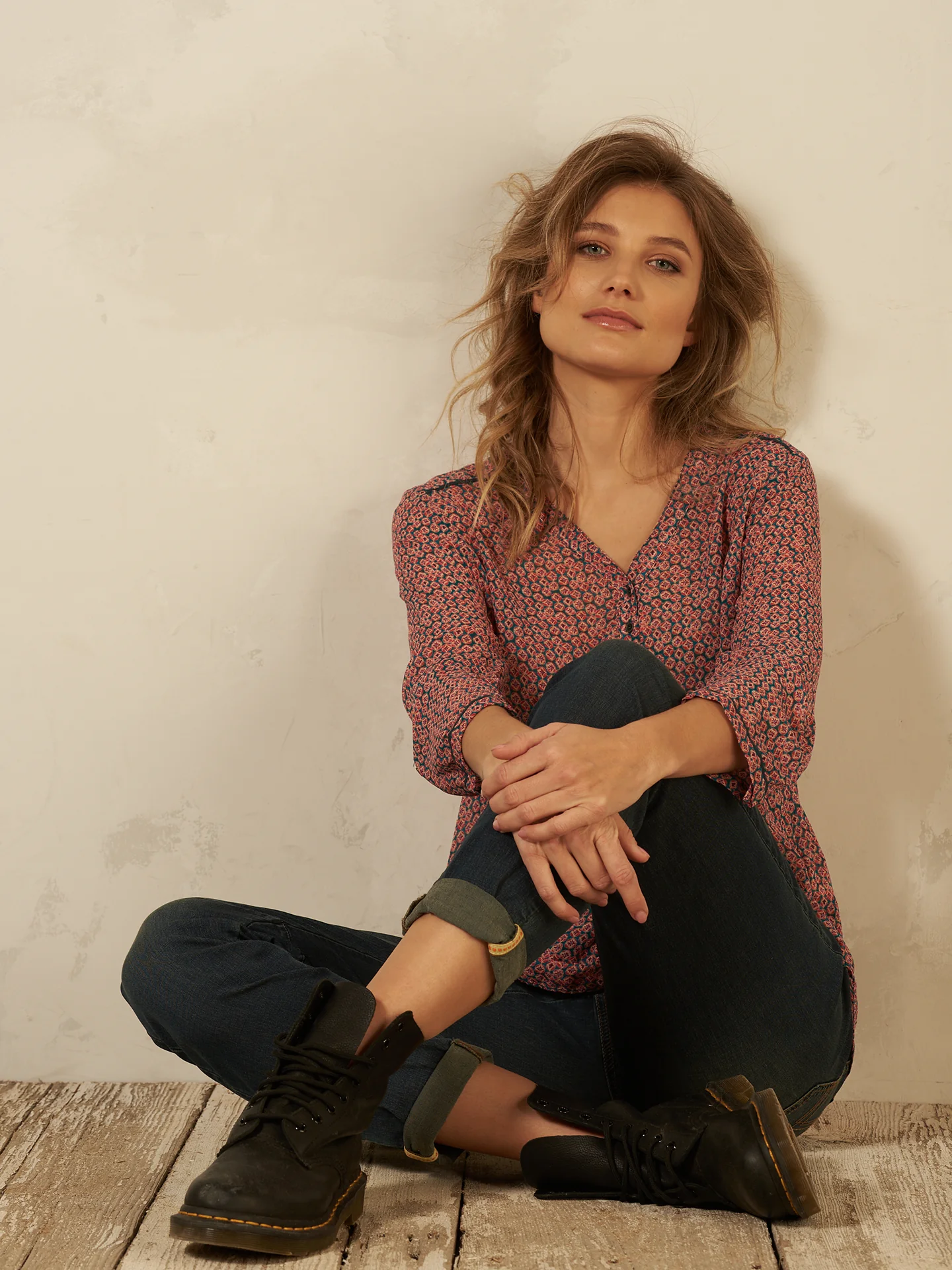 Bluse mit V-Ausschnitt - Image 11