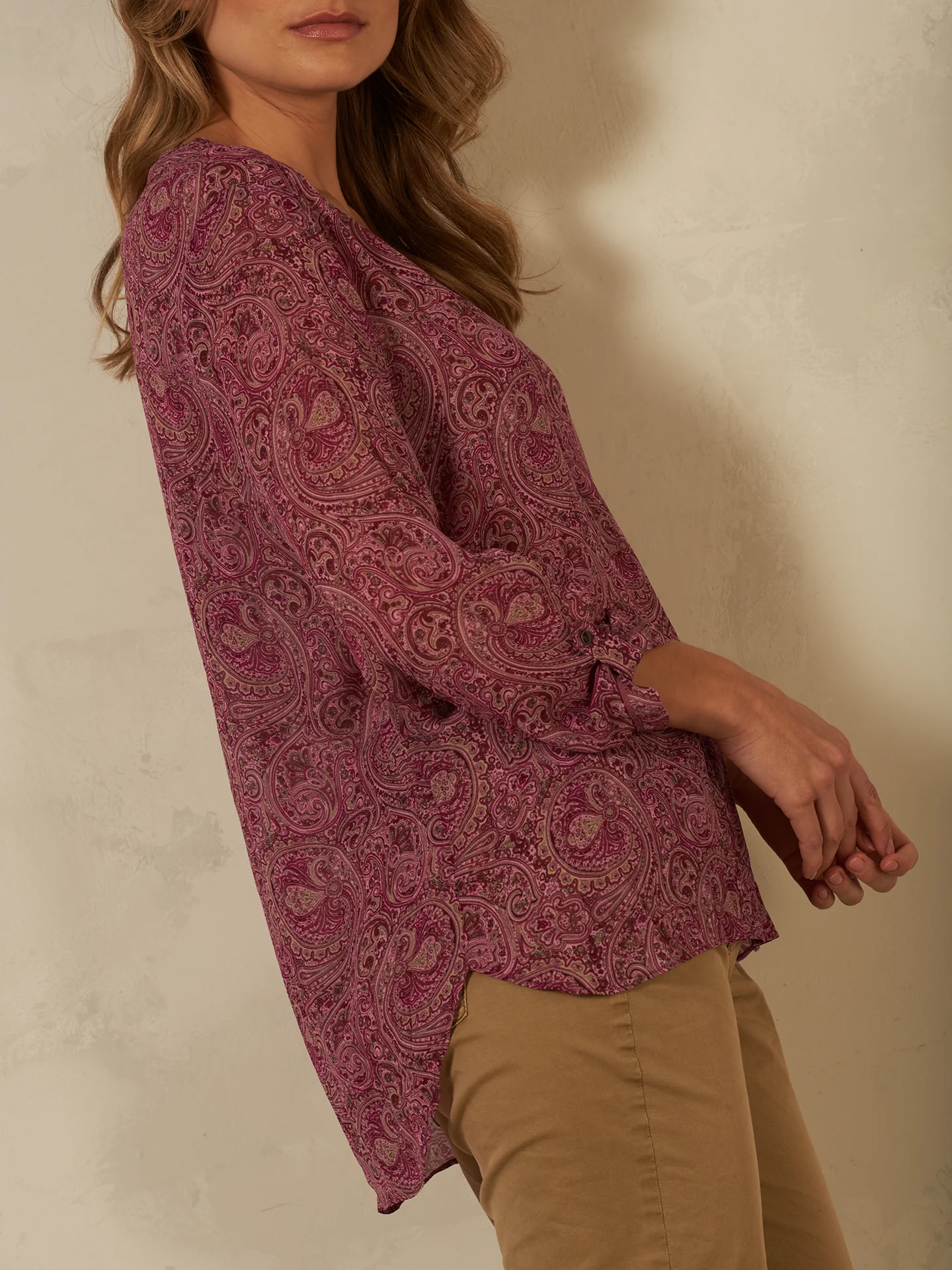 Bluse mit V-Ausschnitt - Image 23