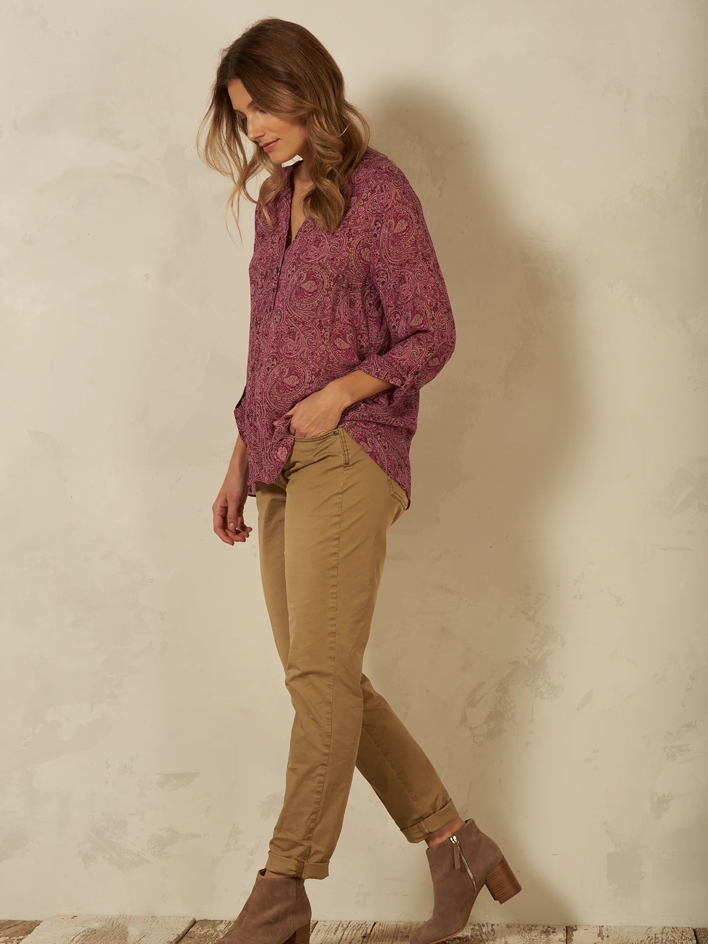 Bluse mit V-Ausschnitt - Image 24