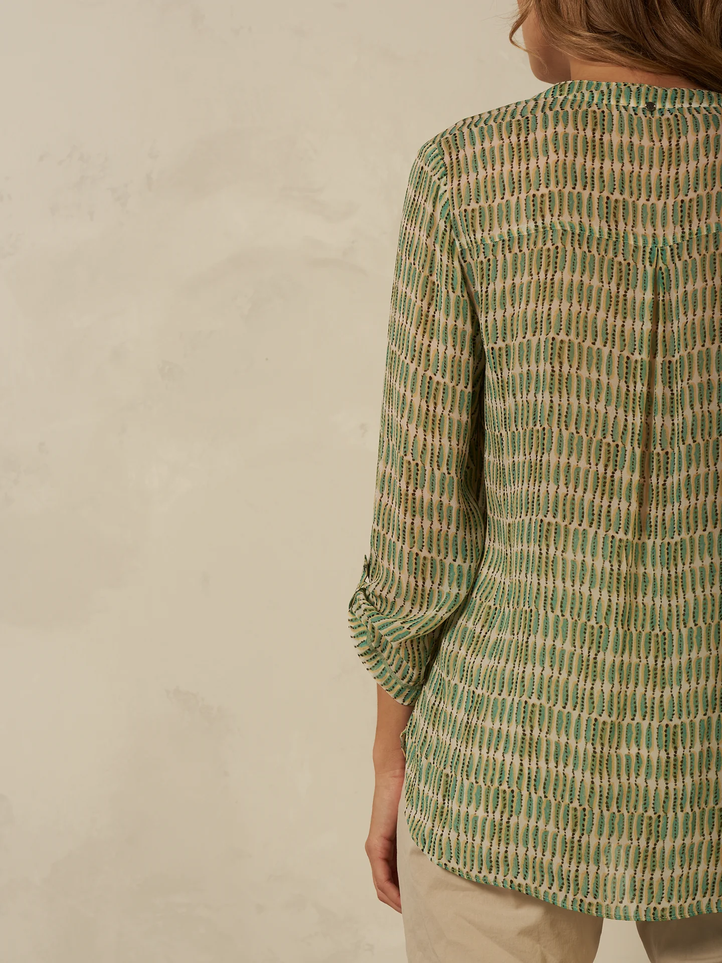 Bluse mit V-Ausschnitt - Image 29