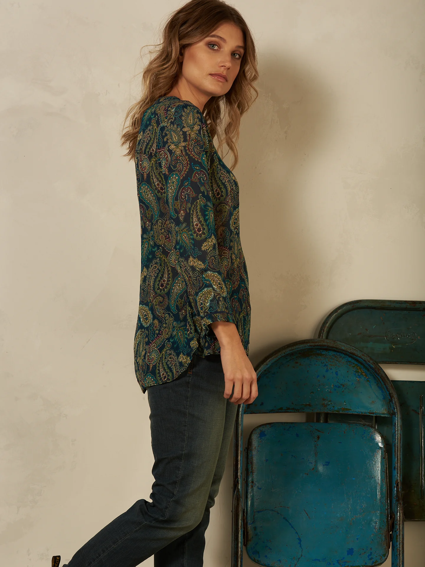 Bluse mit V-Ausschnitt - Image 8