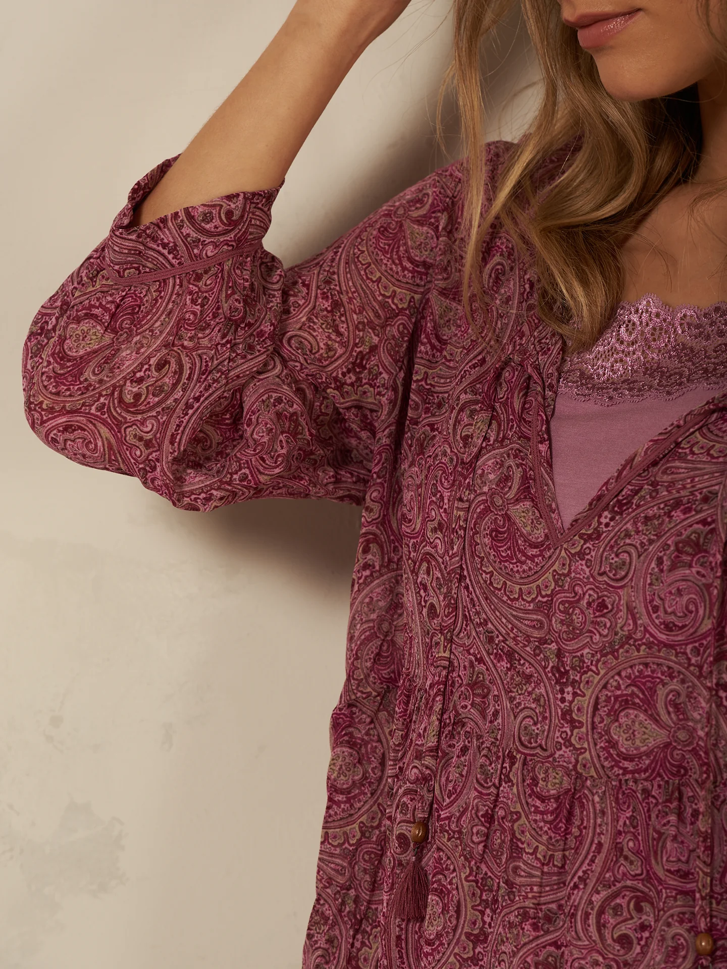Bluse mit V-Ausschnitt - Image 22