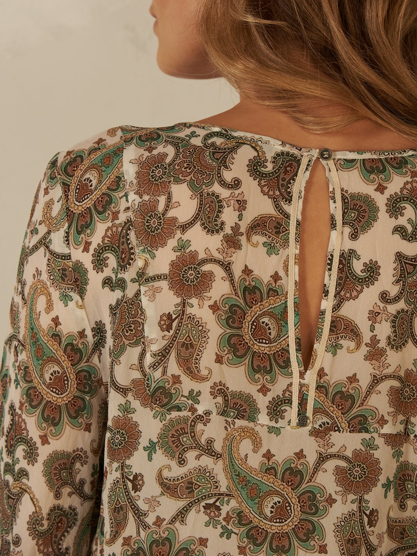 Bluse mit V-Ausschnitt - Image 3