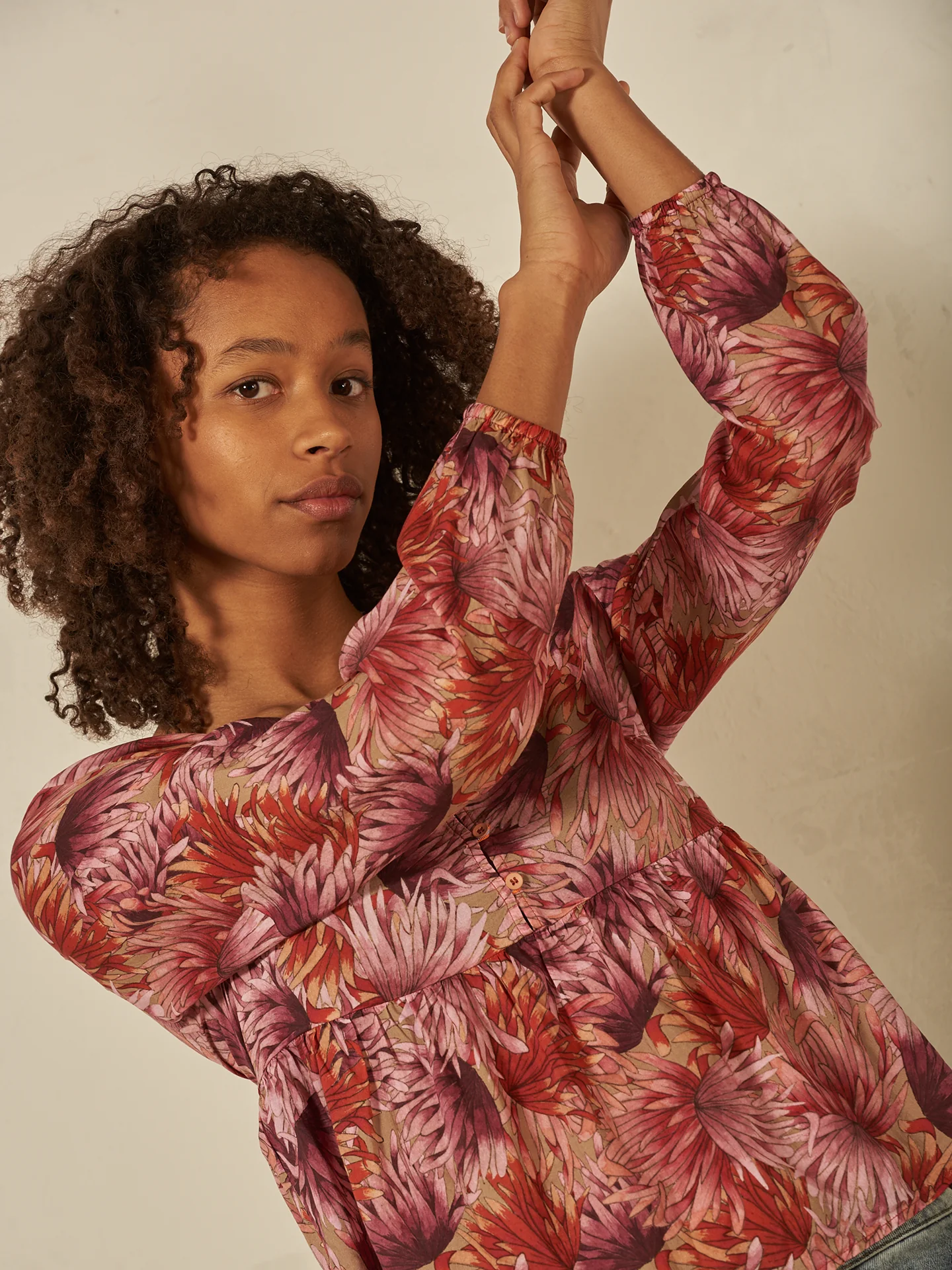 Bluse mit Volant - Image 12