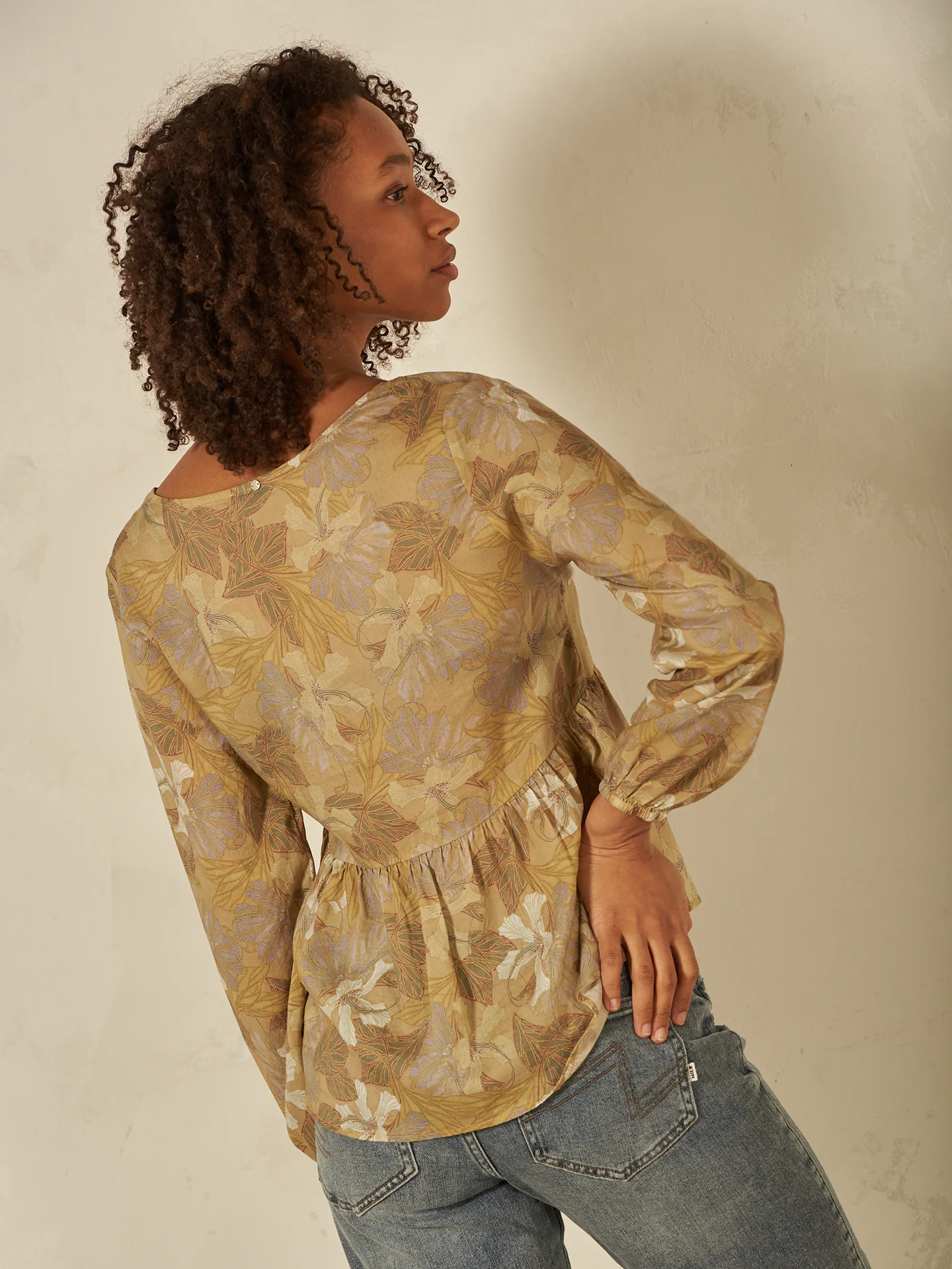 Bluse mit Volant - Image 3