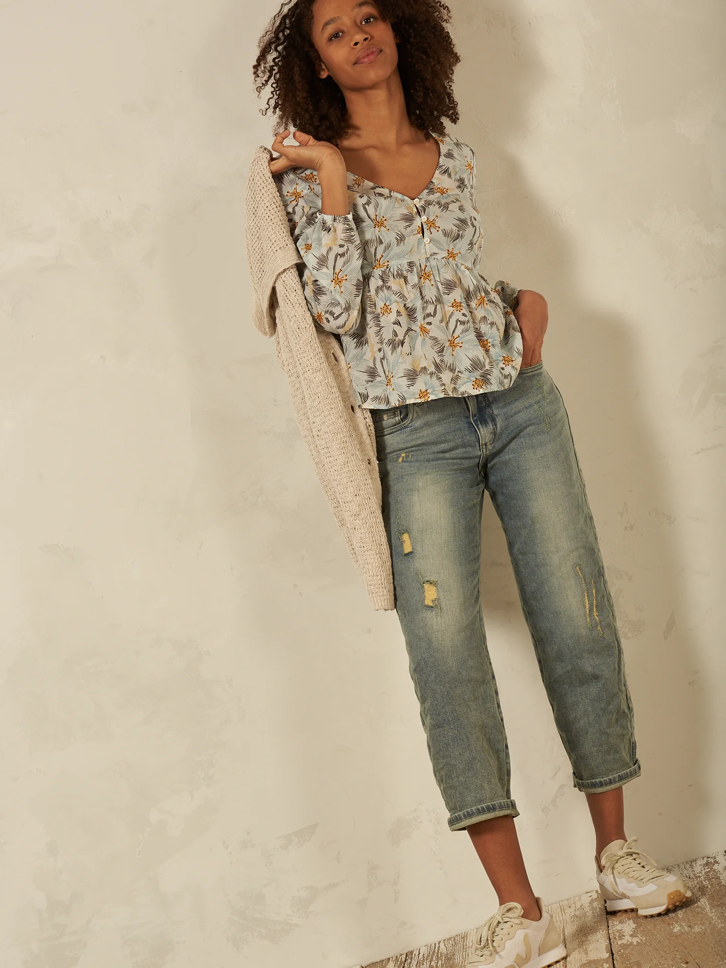 Bluse mit Volant - Image 9