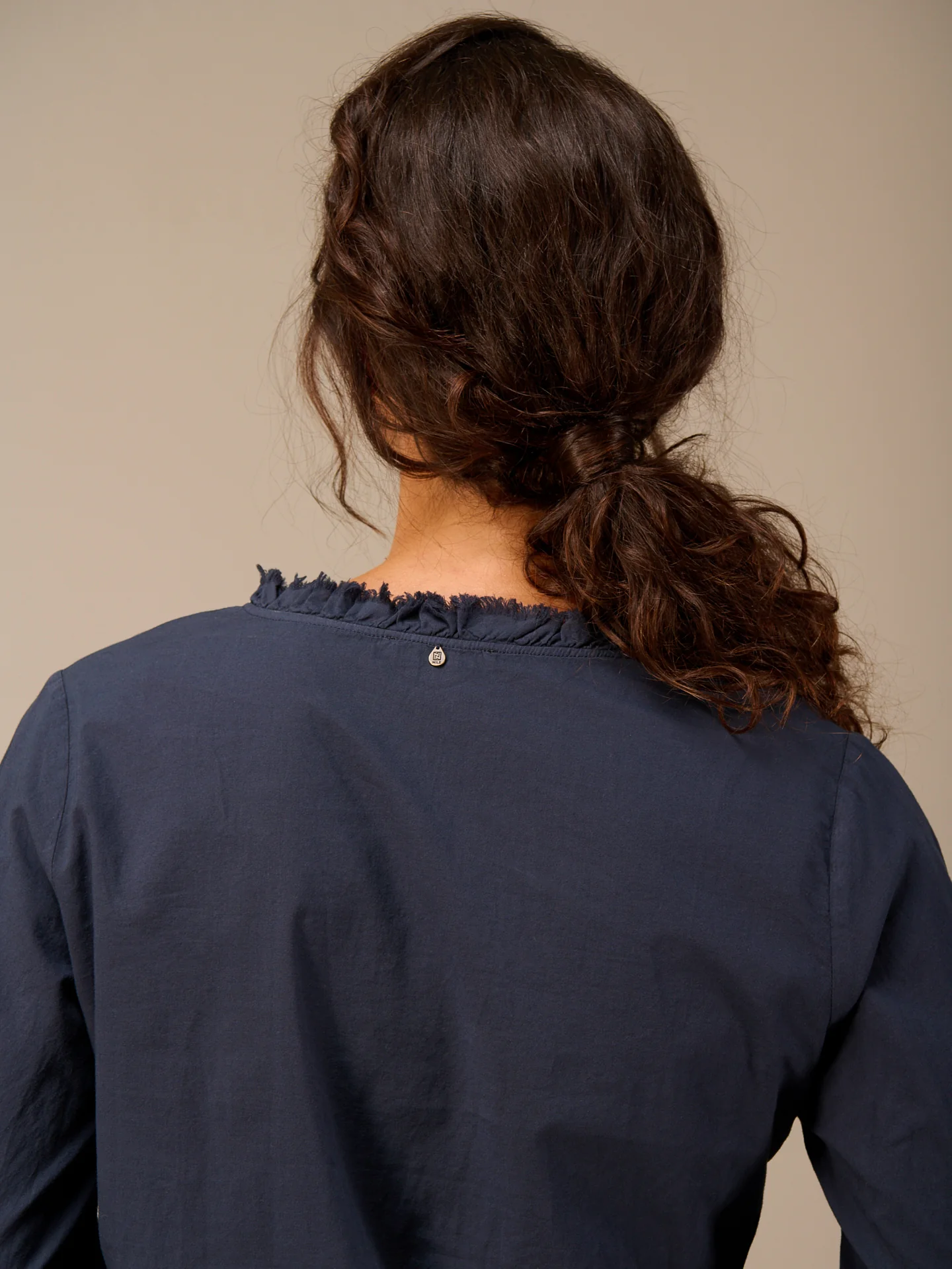Bluse mit V-Ausschnitt - Image 10