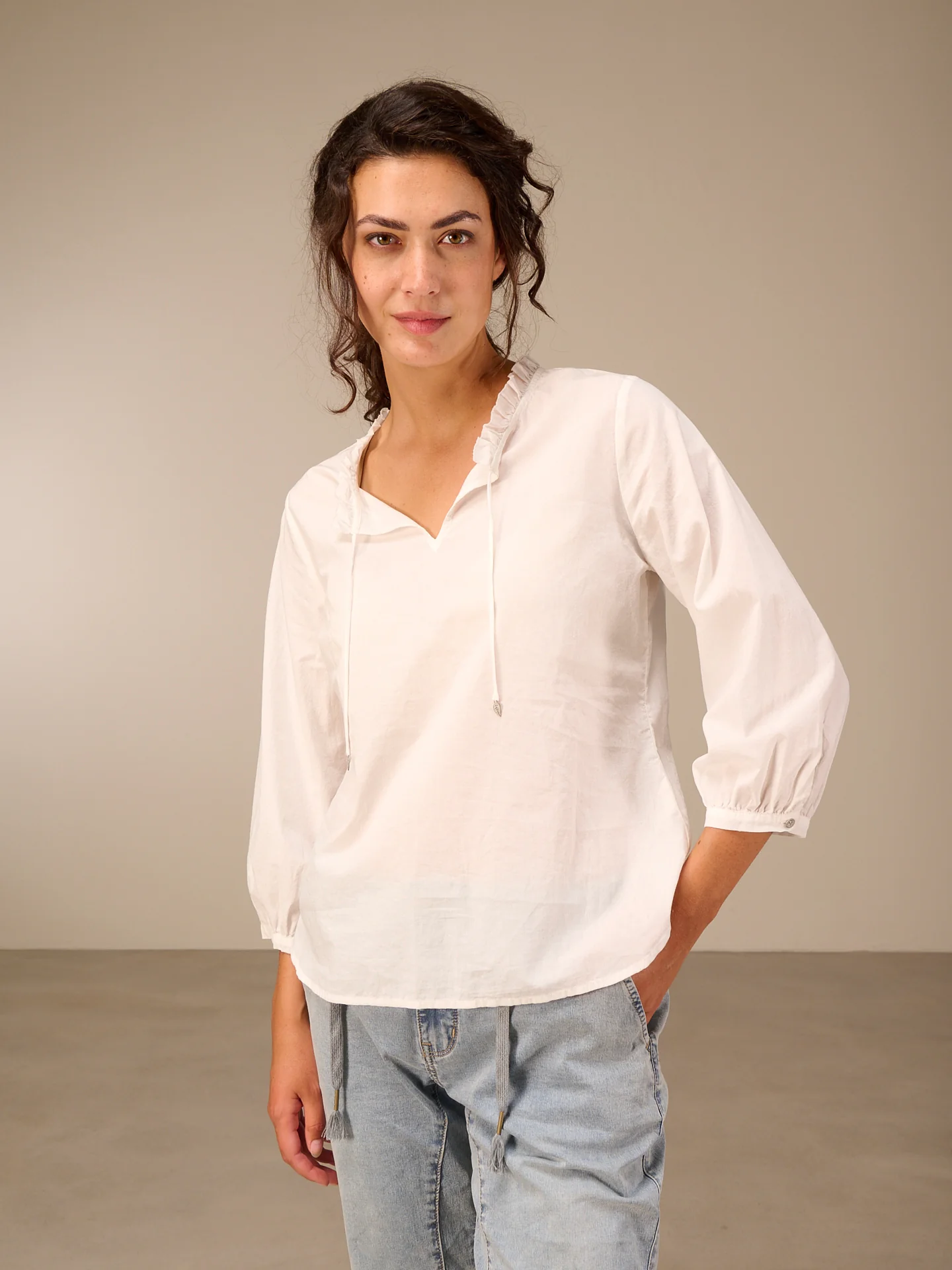 Bluse mit V-Ausschnitt - Image 13