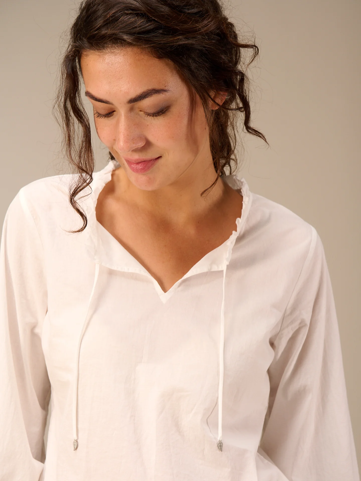 Bluse mit V-Ausschnitt - Image 15