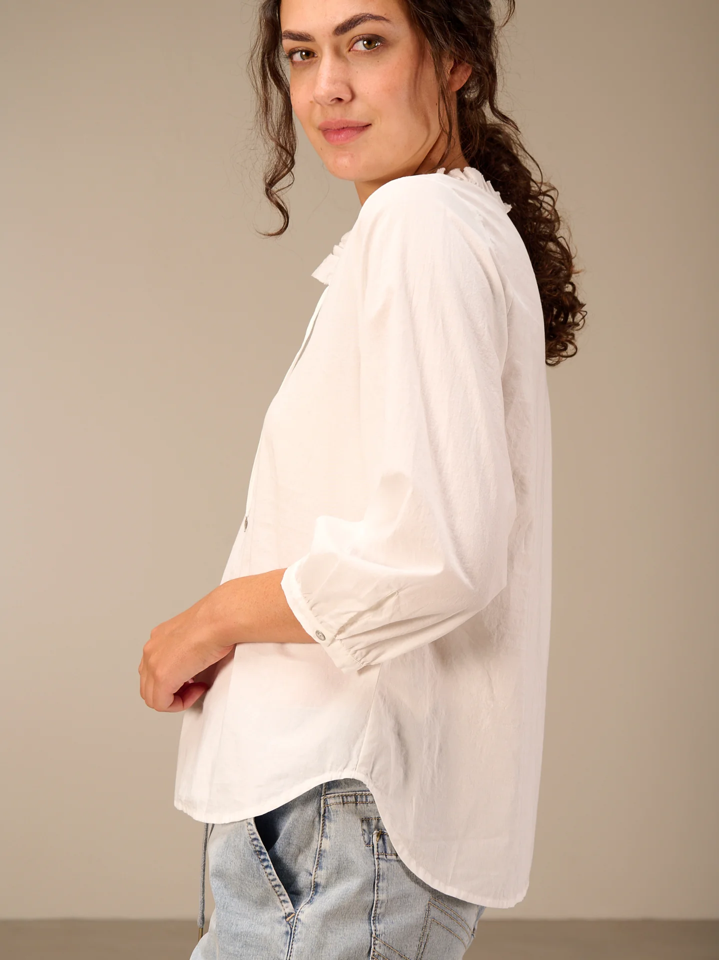 Bluse mit V-Ausschnitt - Image 16