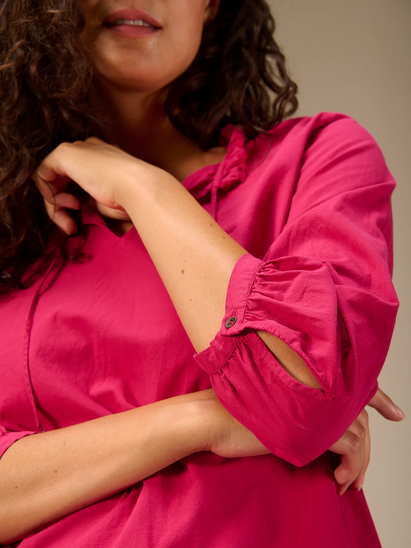 Bluse mit V-Ausschnitt - Image 4