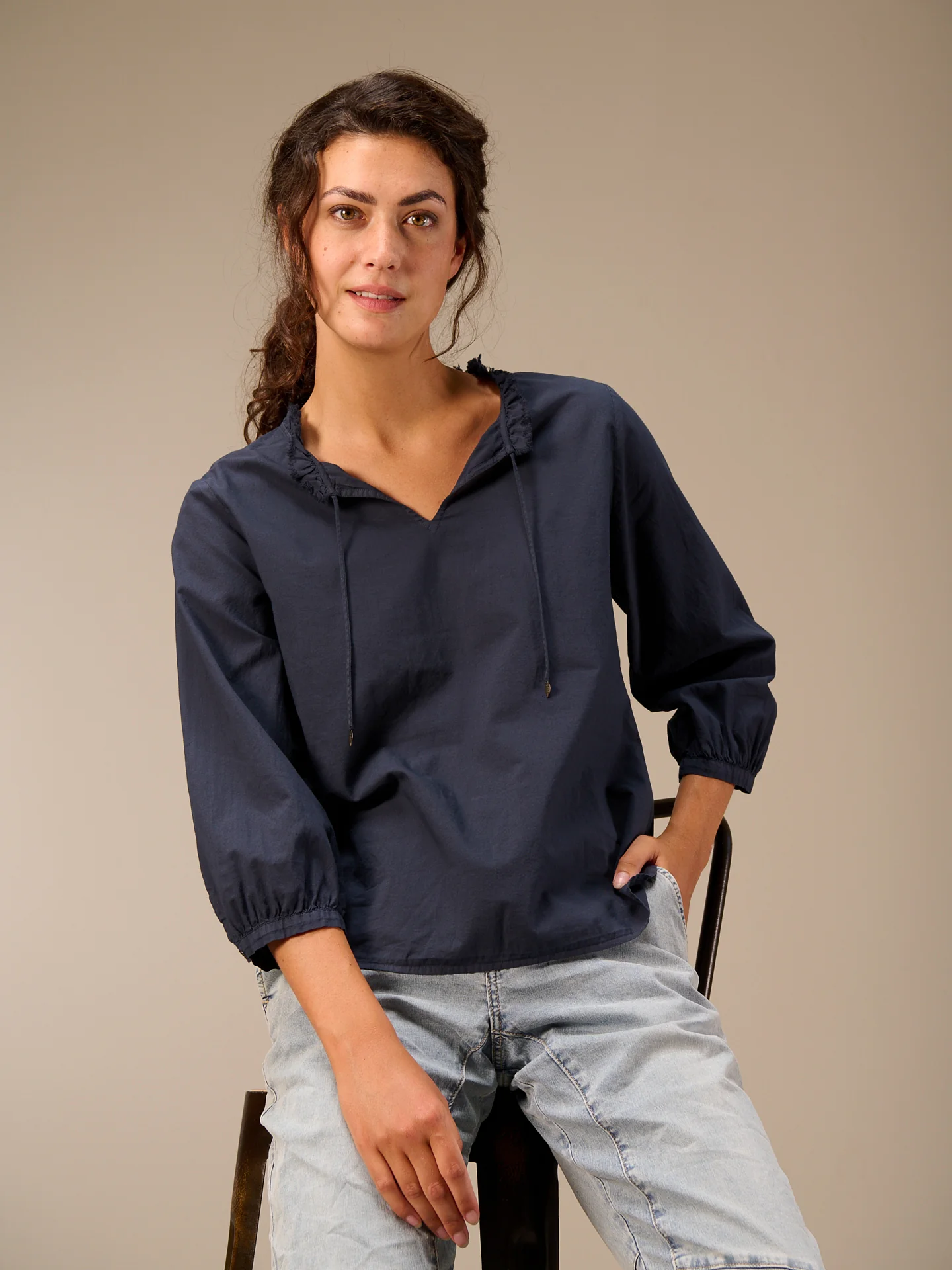 Bluse mit V-Ausschnitt - Image 7