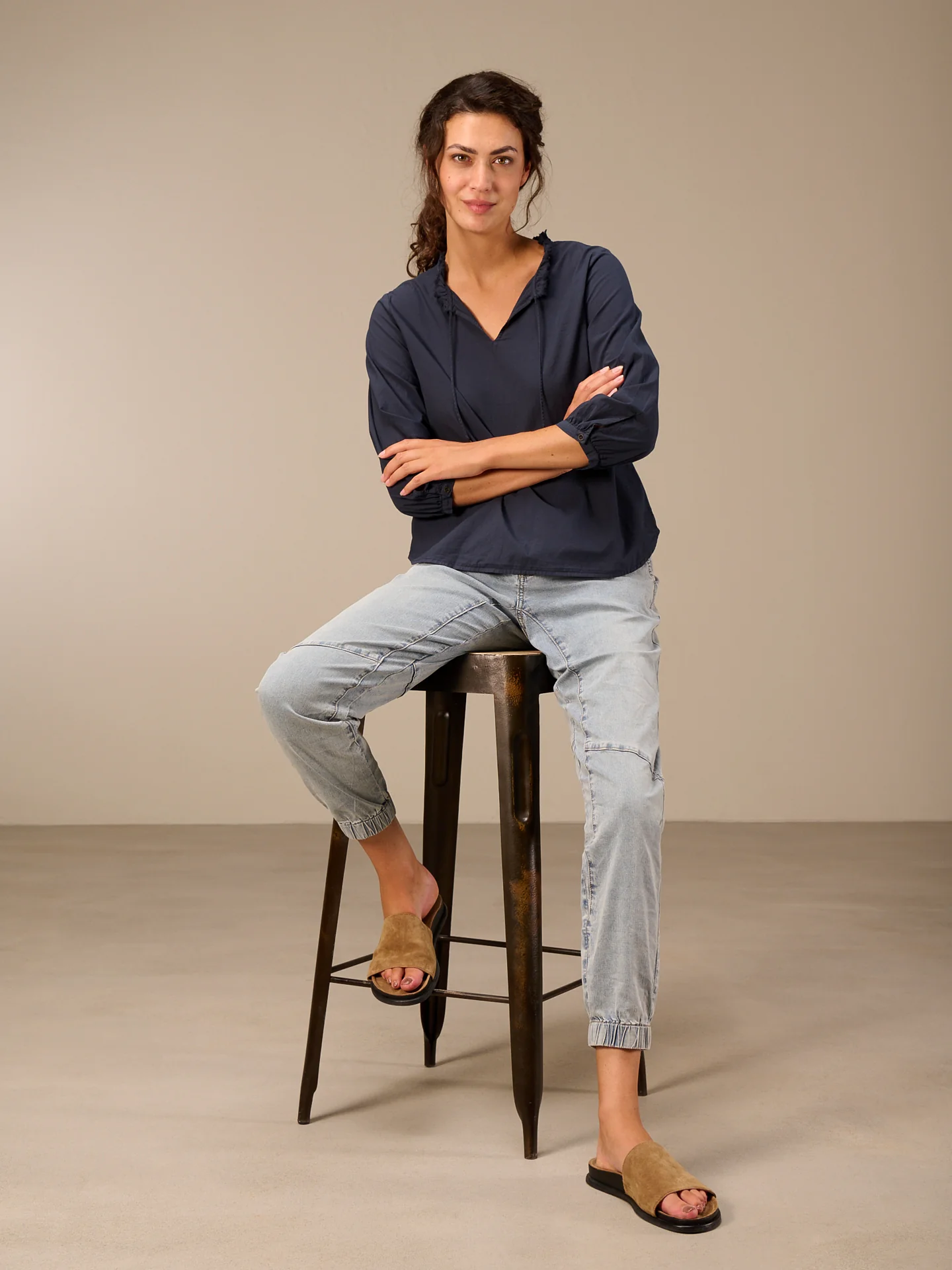 Bluse mit V-Ausschnitt - Image 8