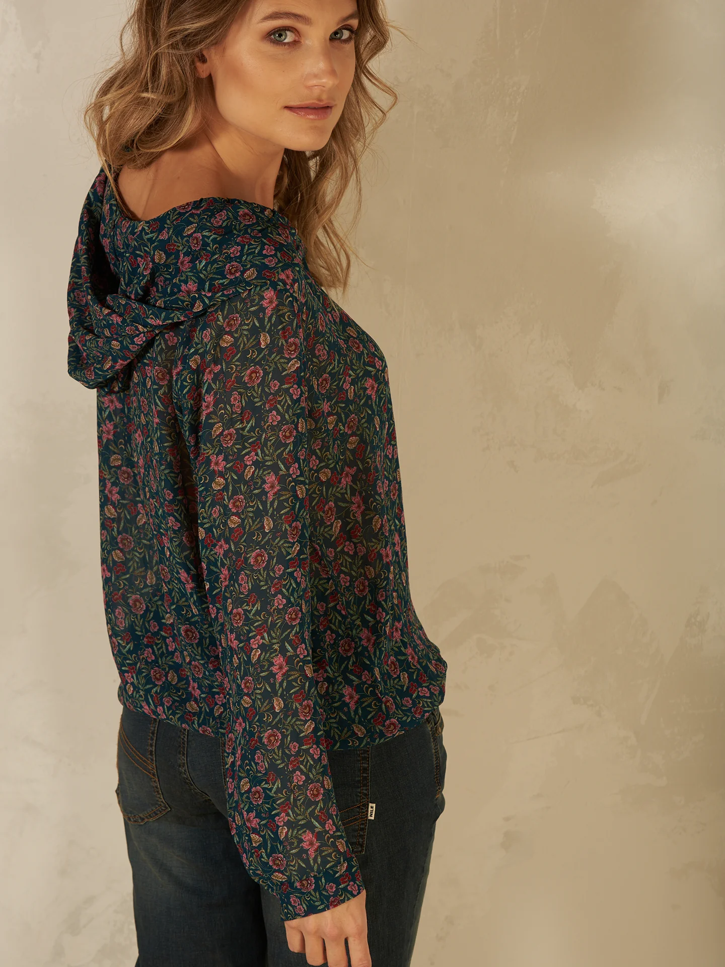 Bluse mit Kapuze - Image 13