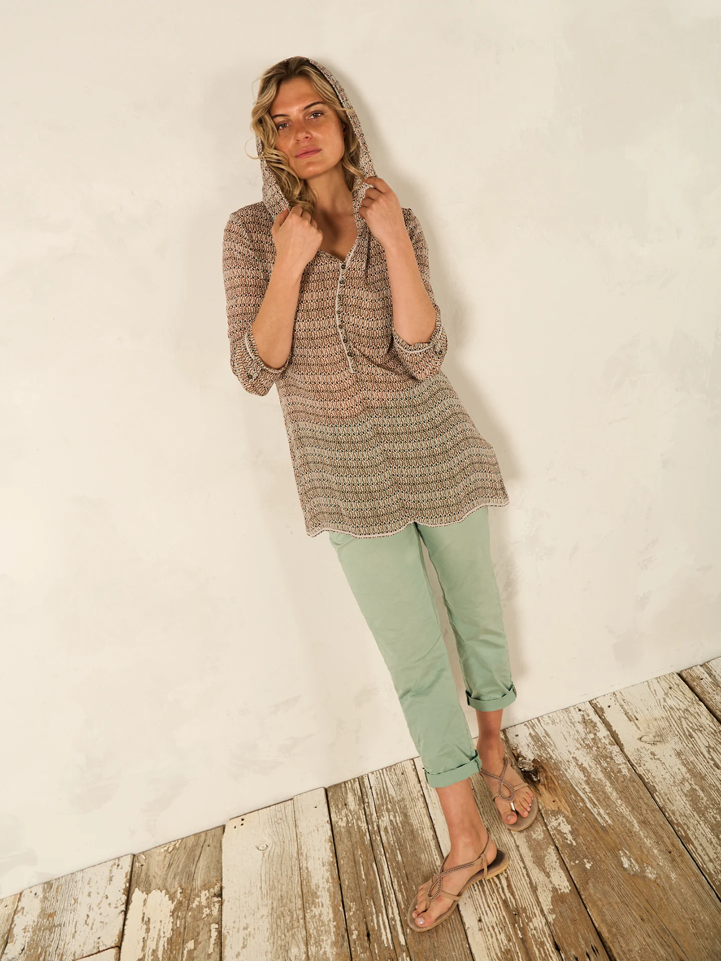 Bluse mit Kapuze - Image 9