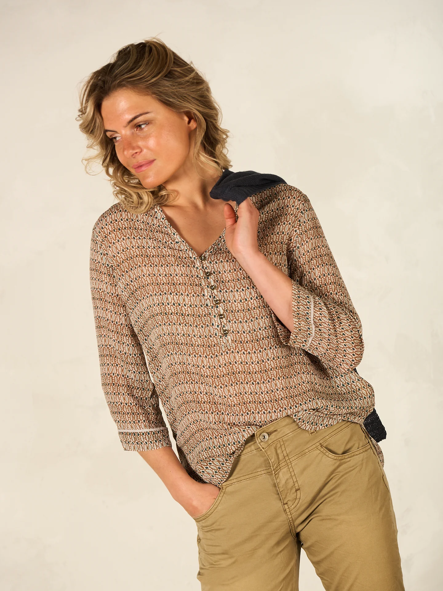 Bluse mit Knopfleiste - Image 7
