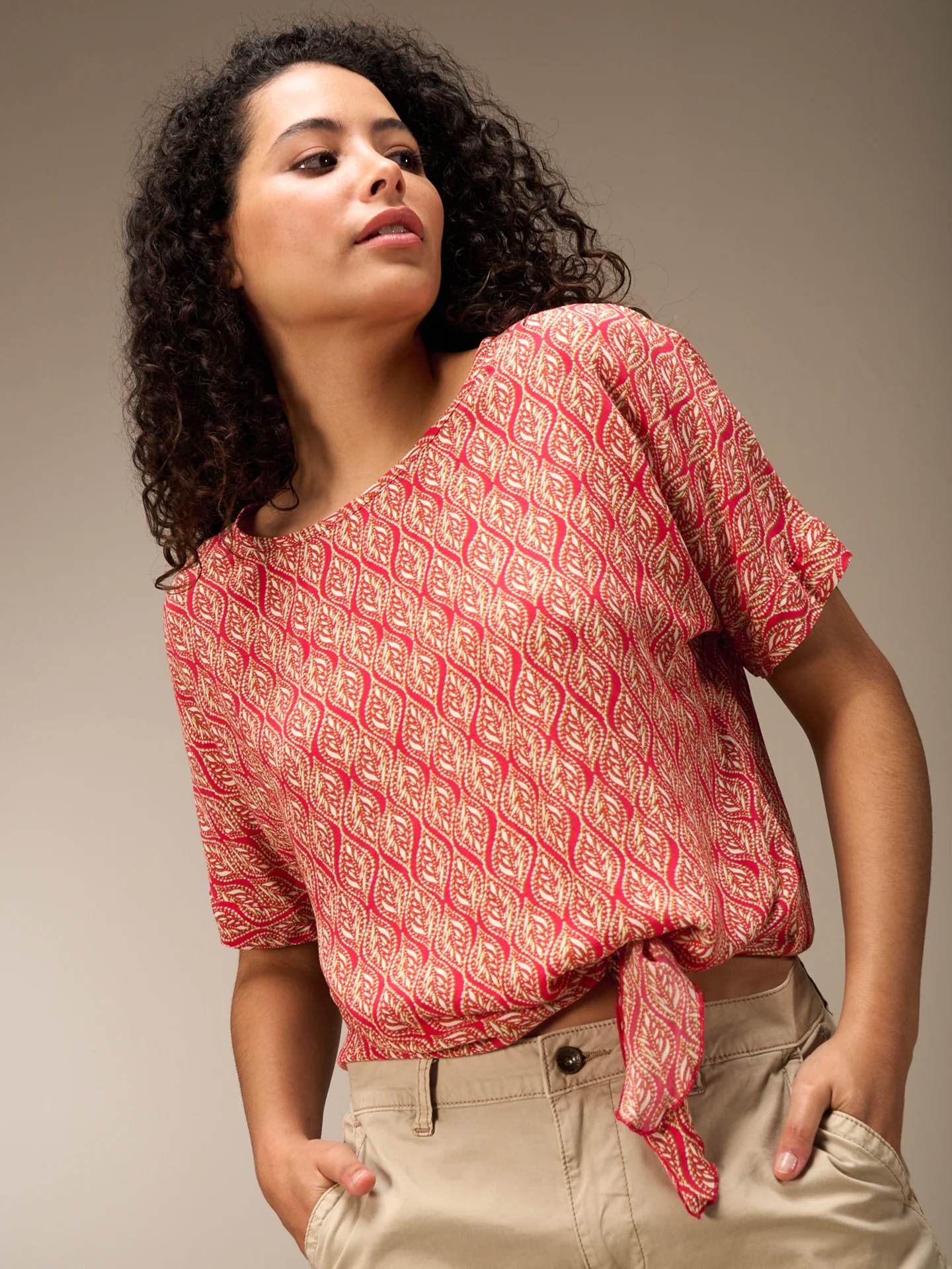 Bluse mit Knoten - Image 9