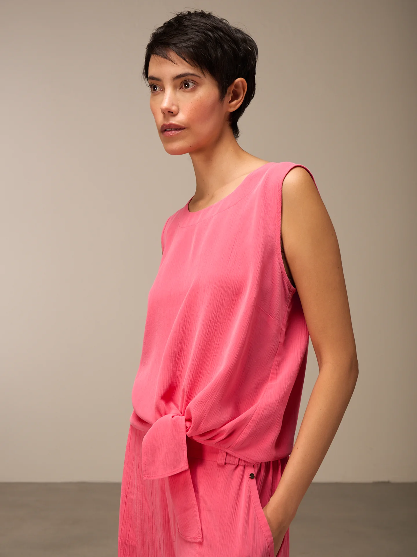 Bluse mit Knoten - Image 5