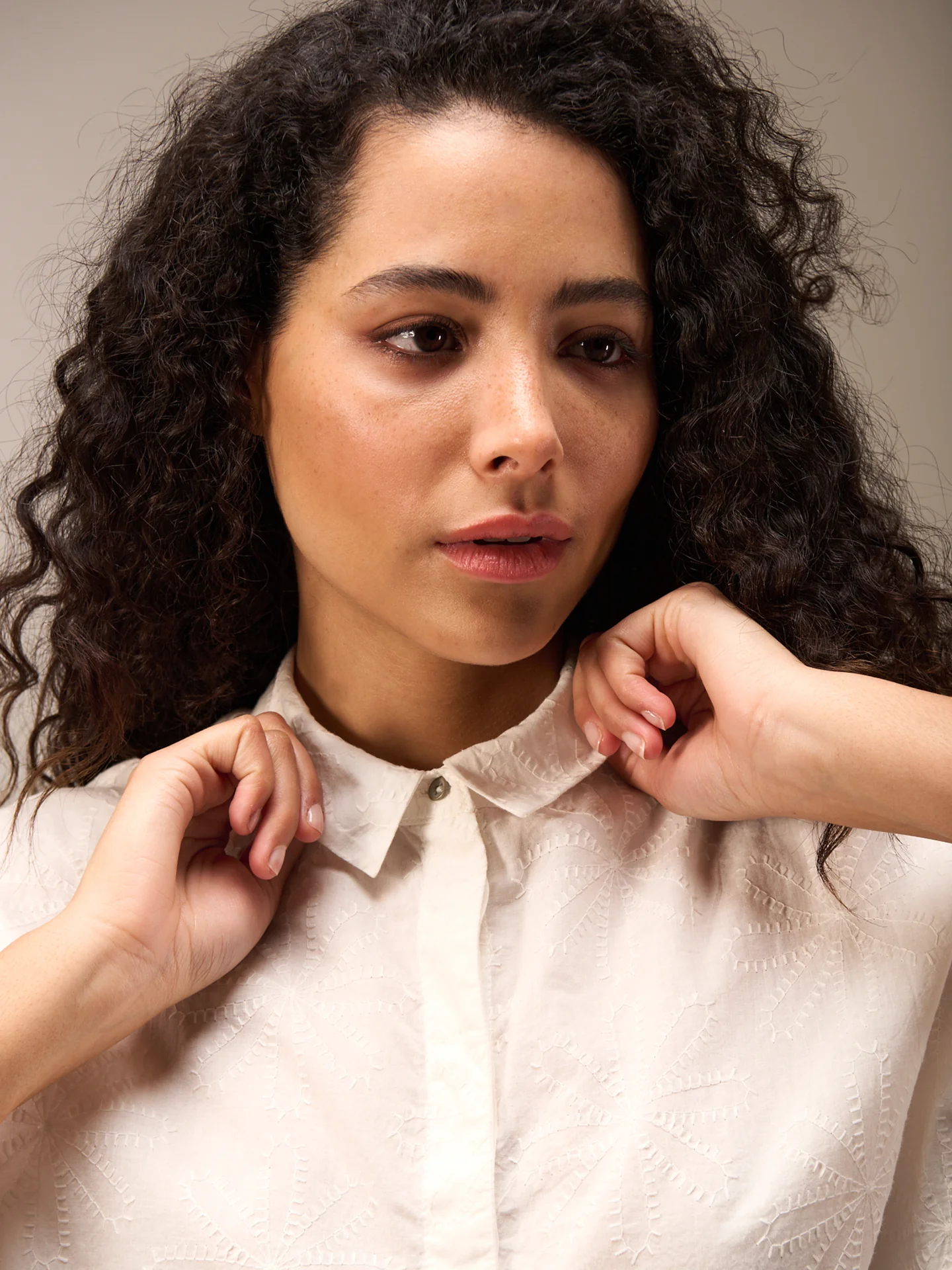 Bluse mit Stickerei - Image 12