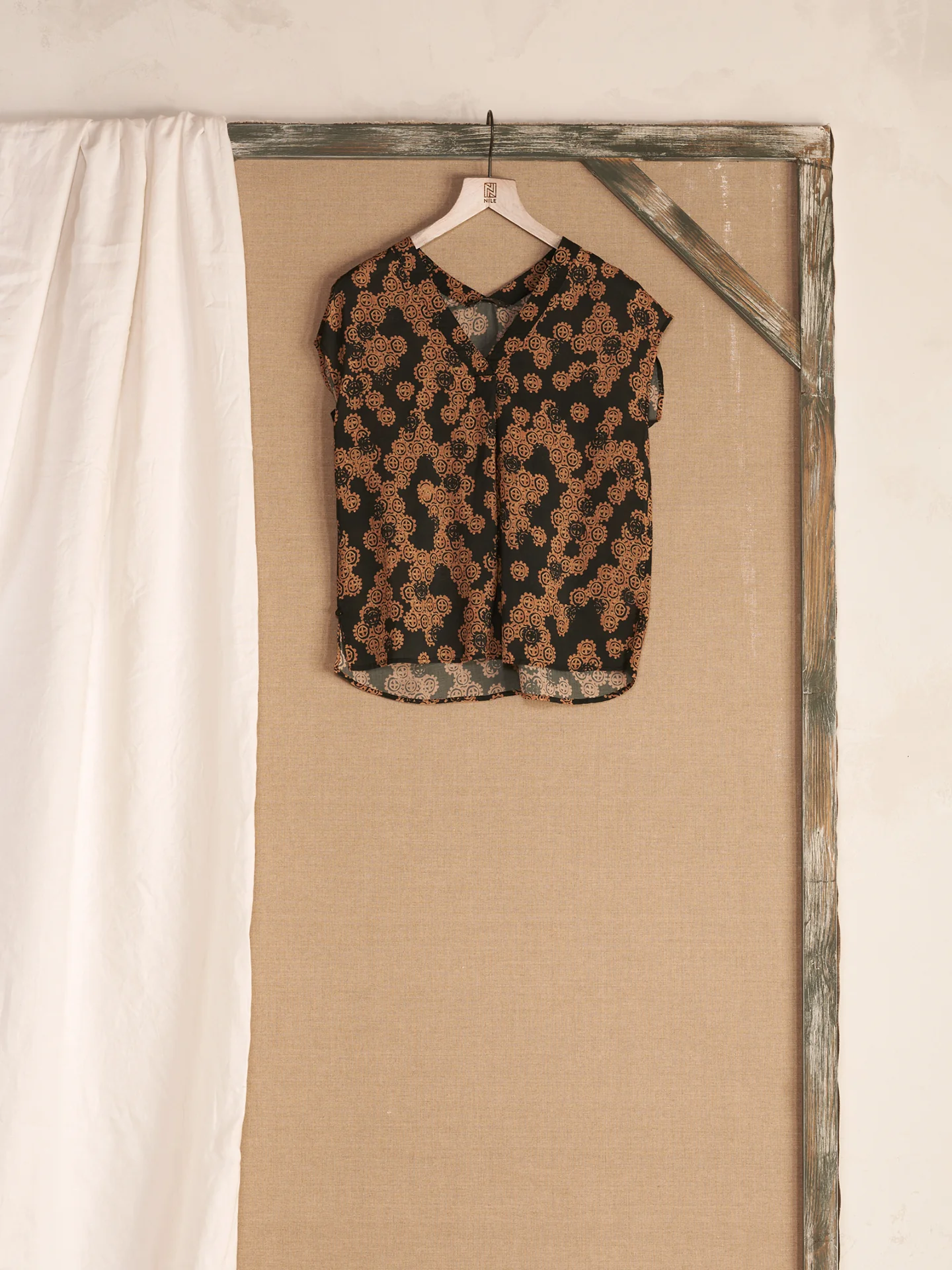 Bluse mit V-Ausschnitt - Image 5