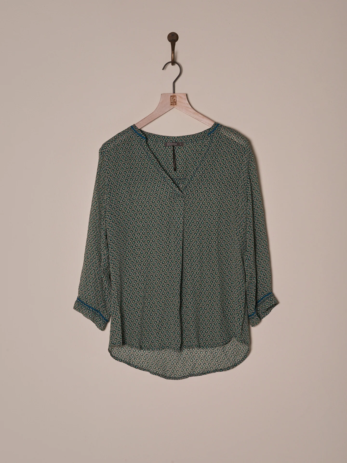 Bluse mit V-Ausschnitt - Image 16