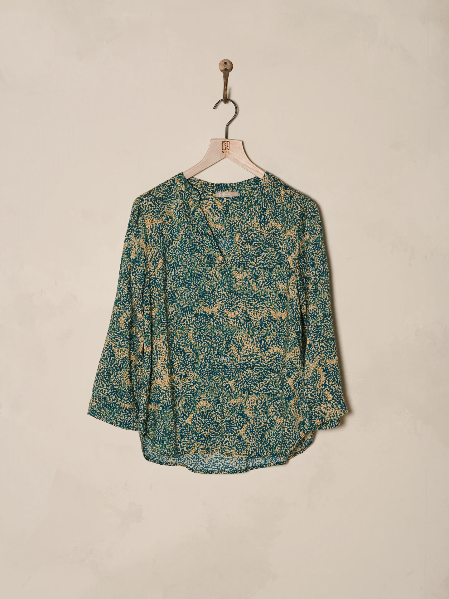 Bluse mit V-Ausschnitt - Image 11
