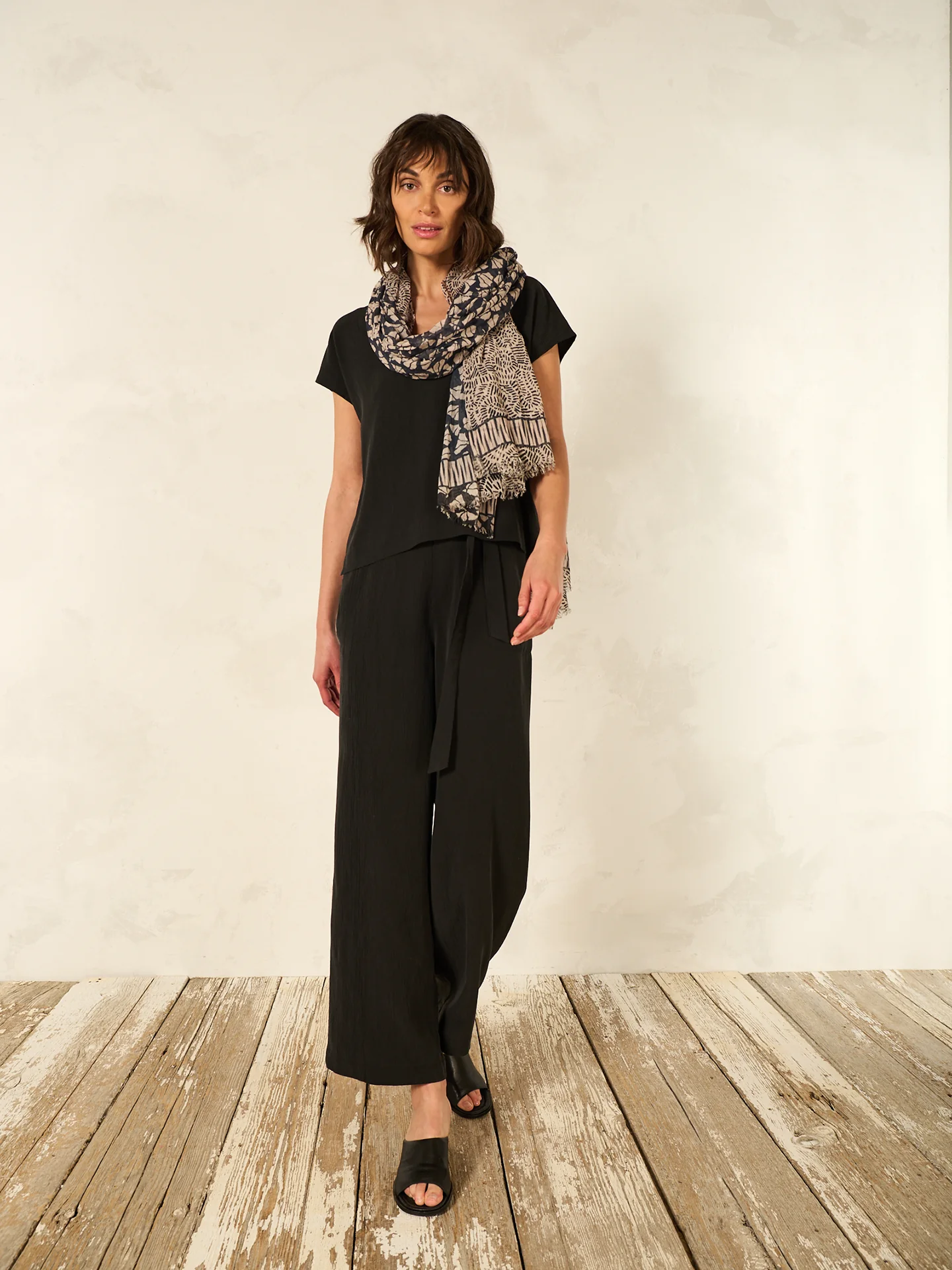 Bluse mit V-Ausschnitt - Image 4