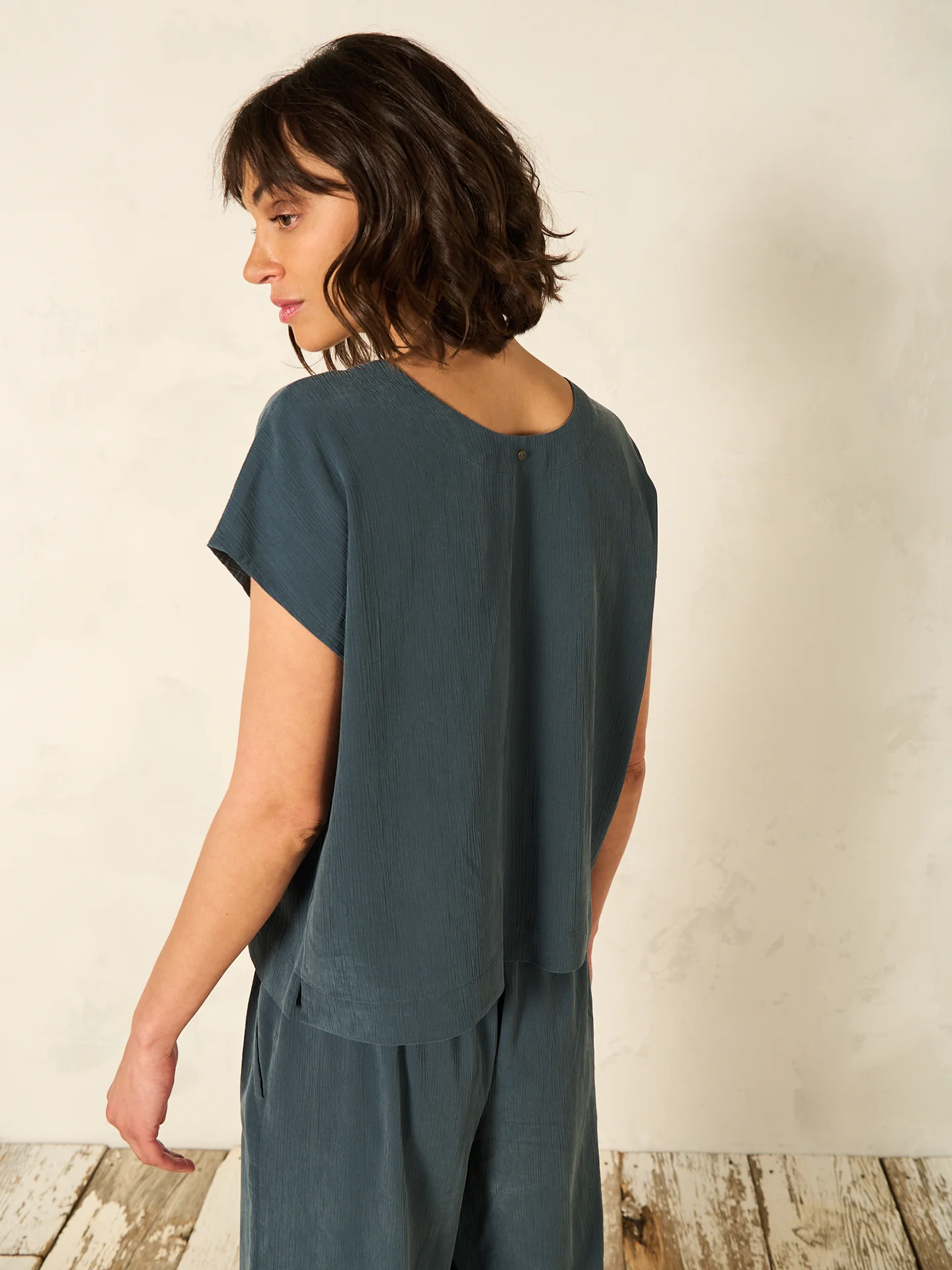 Bluse mit V-Ausschnitt - Image 8