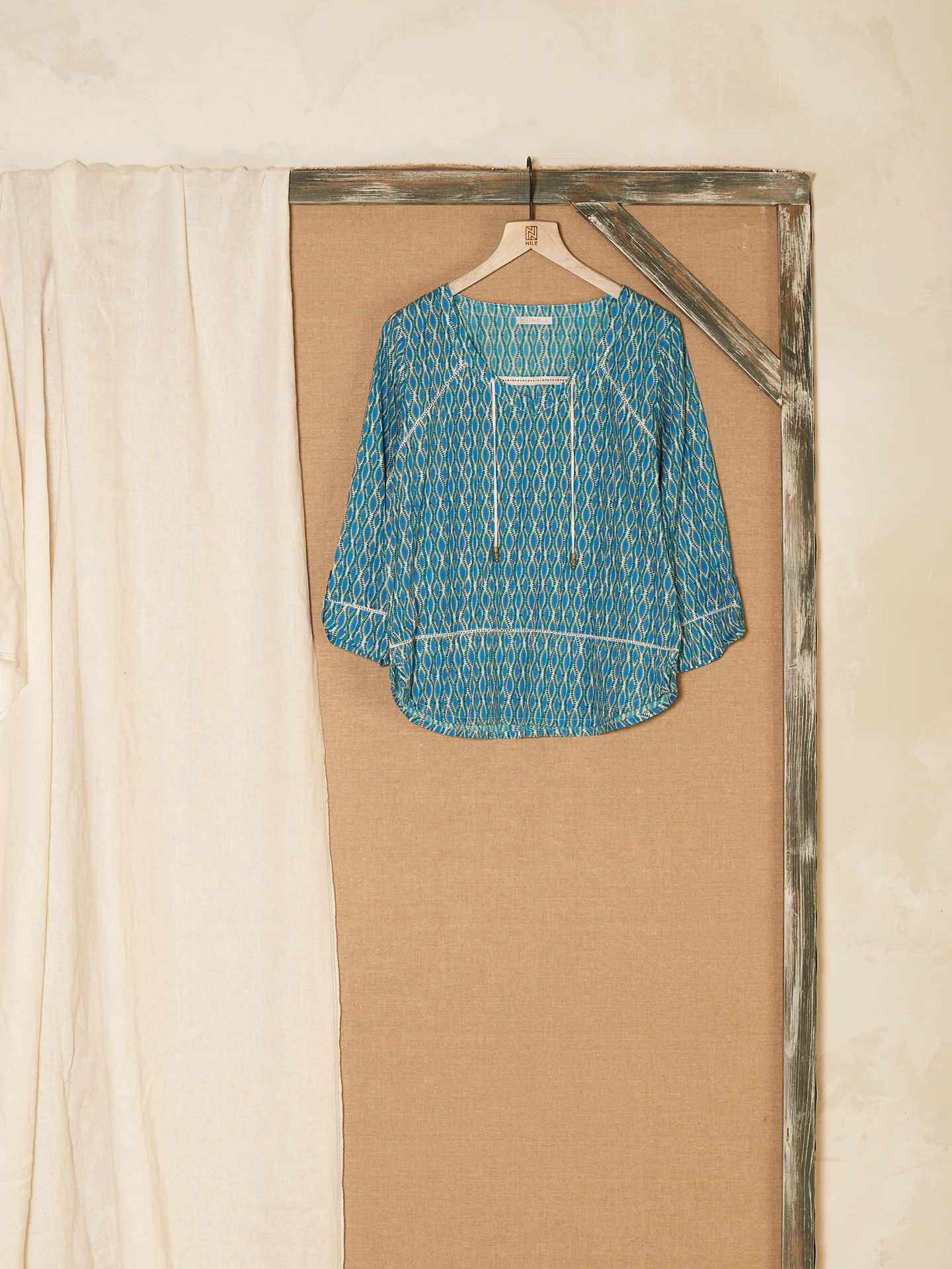 Bluse mit V-Ausschnitt - Image 11
