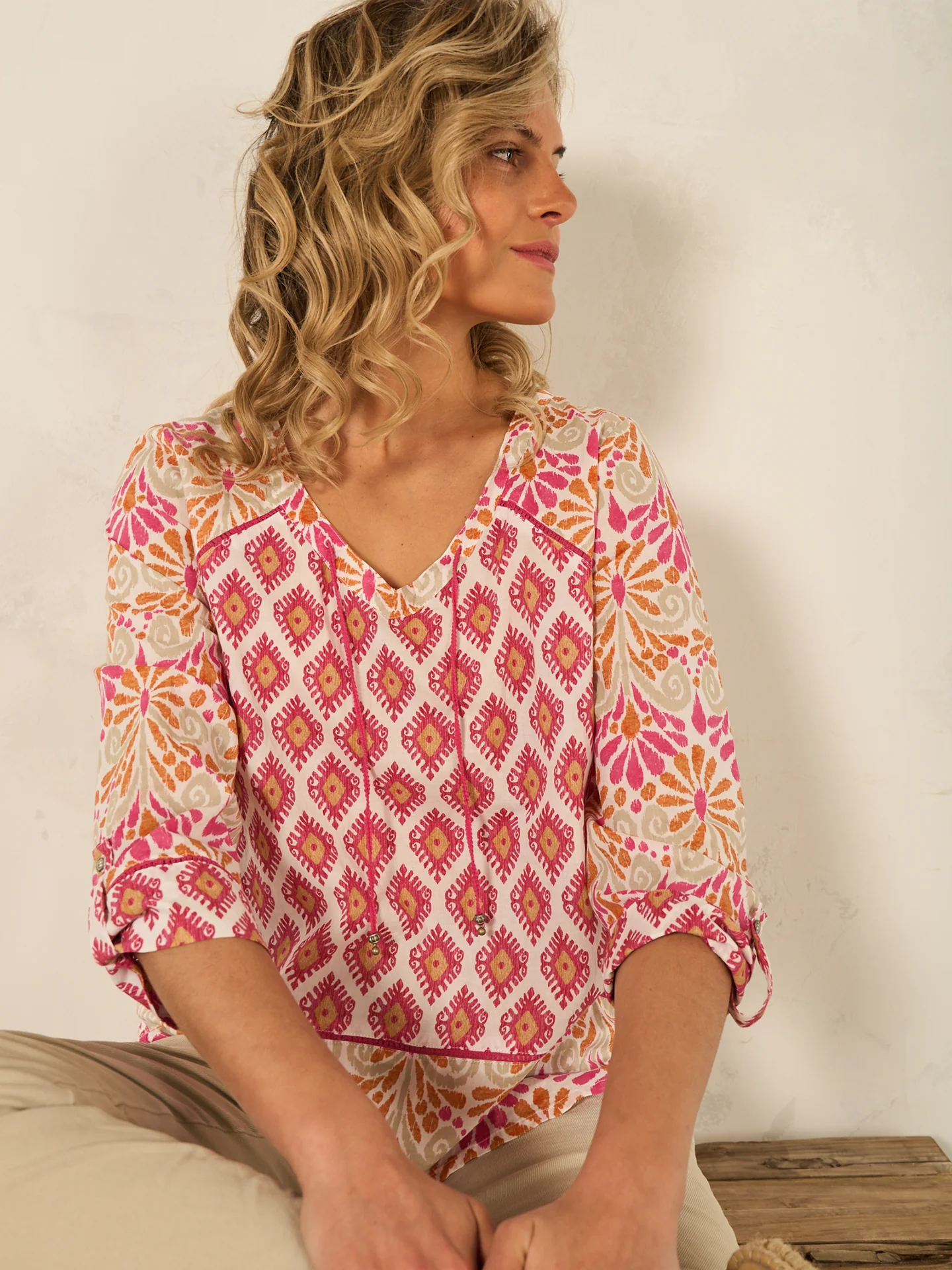 Bluse mit V-Ausschnitt - Image 13