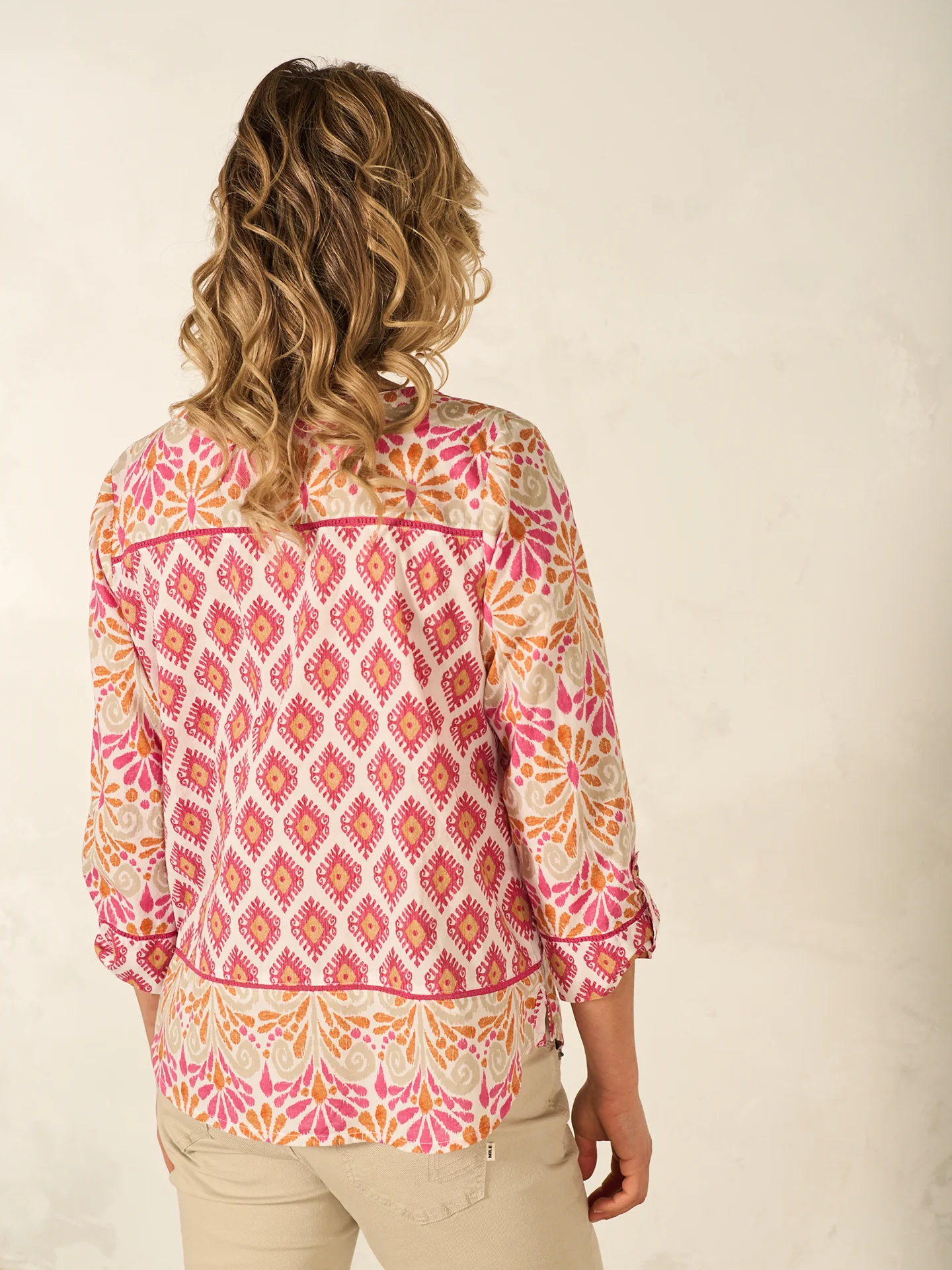 Bluse mit V-Ausschnitt - Image 16