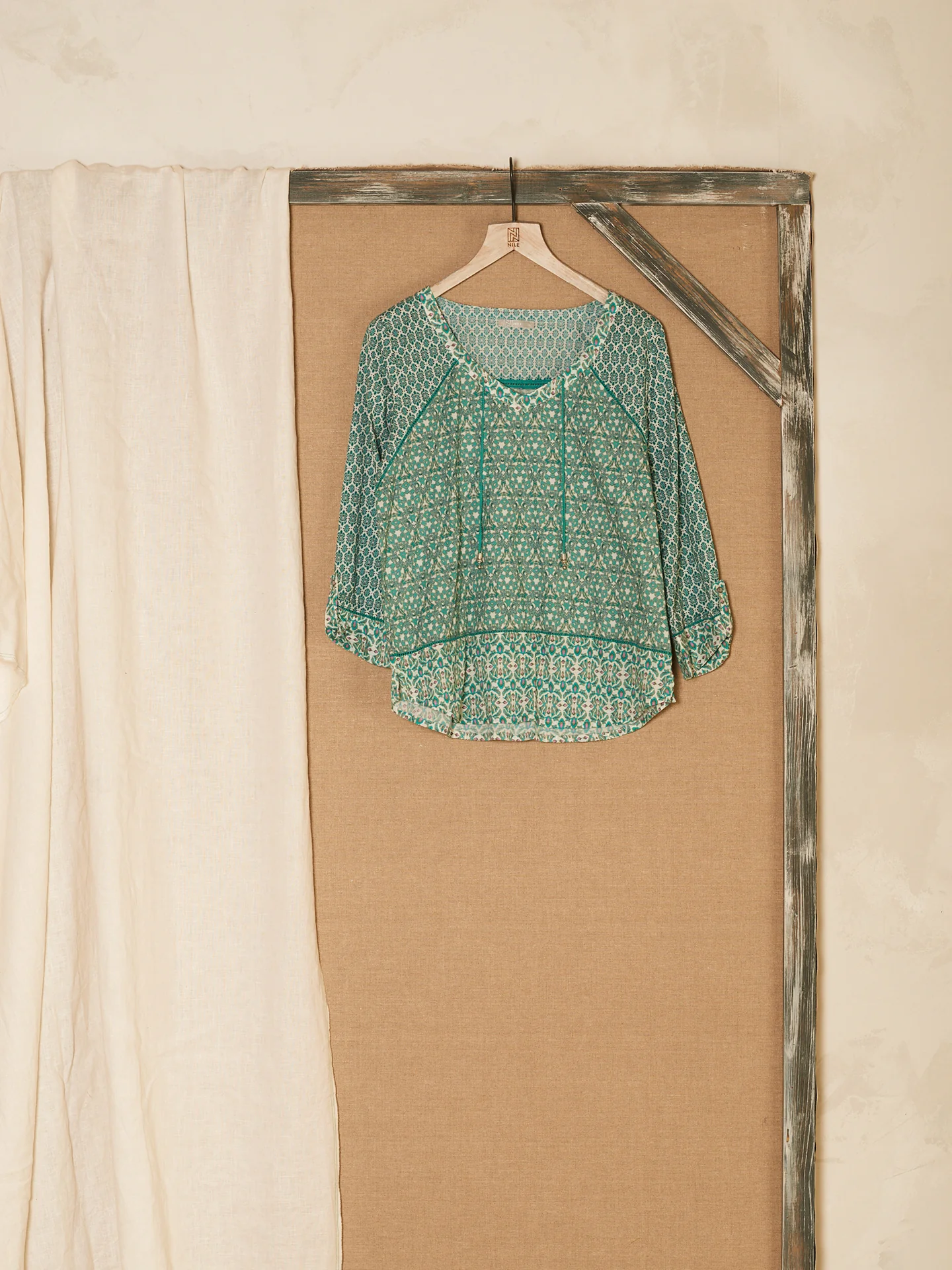 Bluse mit V-Ausschnitt - Image 5