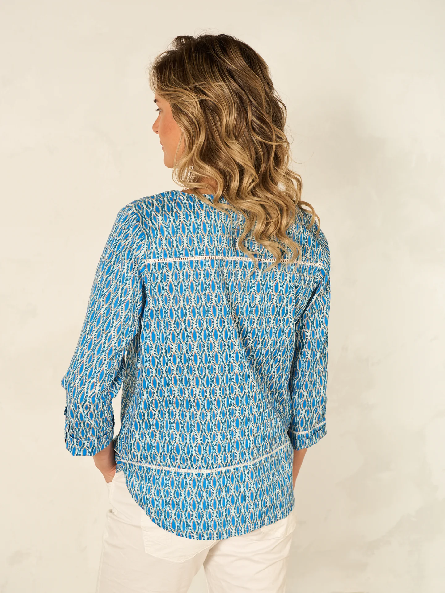 Bluse mit V-Ausschnitt - Image 9