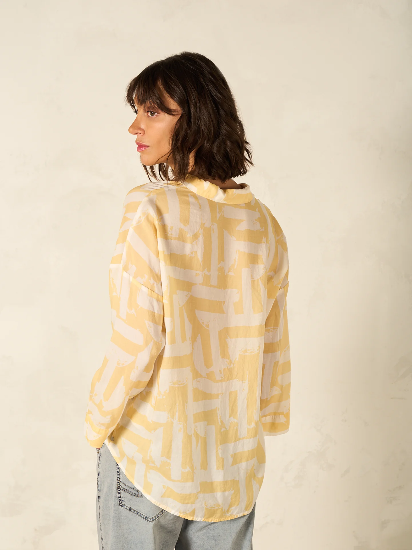 Bluse mit V-Ausschnitt - Image 8