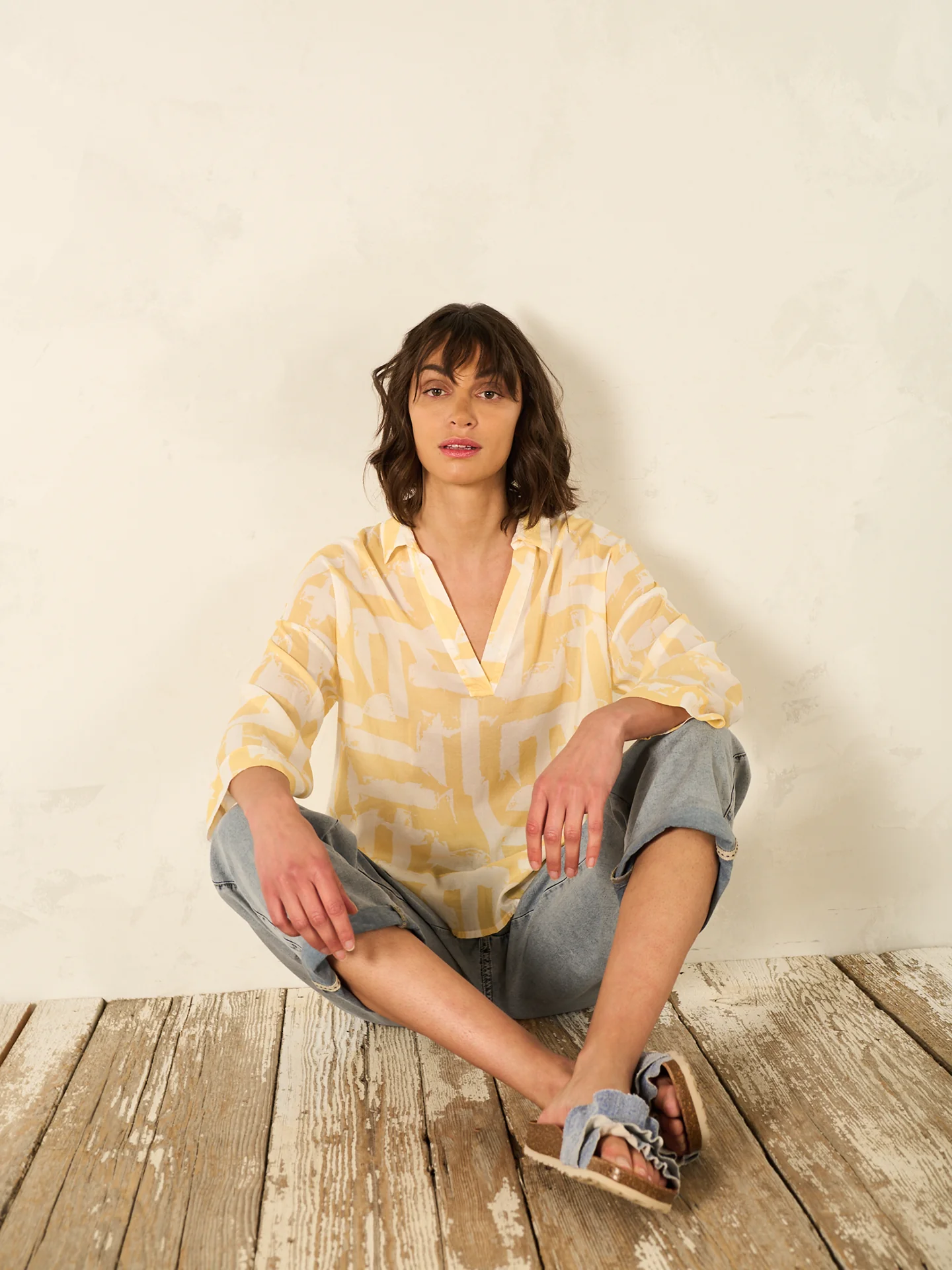 Bluse mit V-Ausschnitt - Image 9