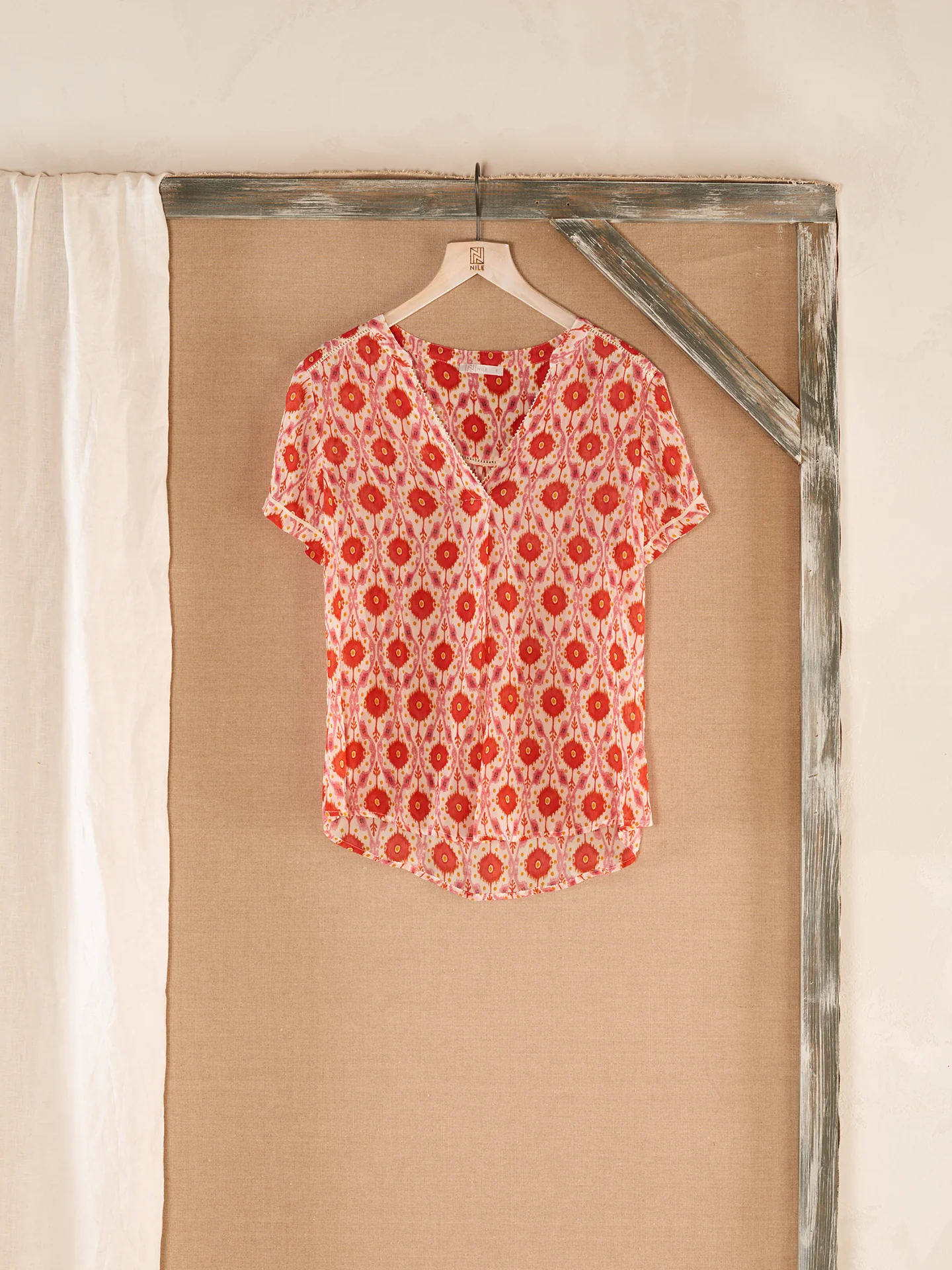Bluse mit V-Ausschnitt - Image 10