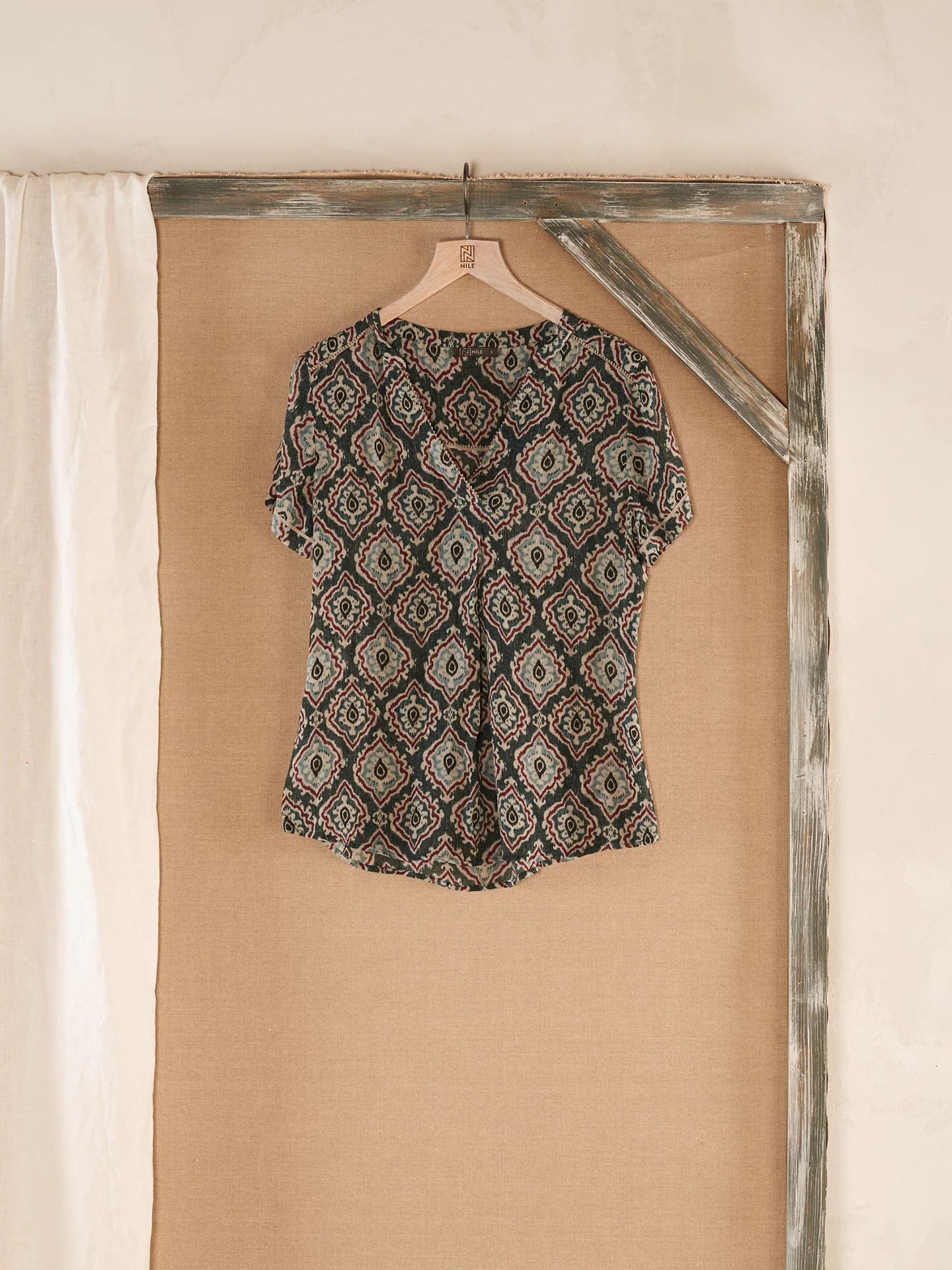 Bluse mit V-Ausschnitt - Image 16