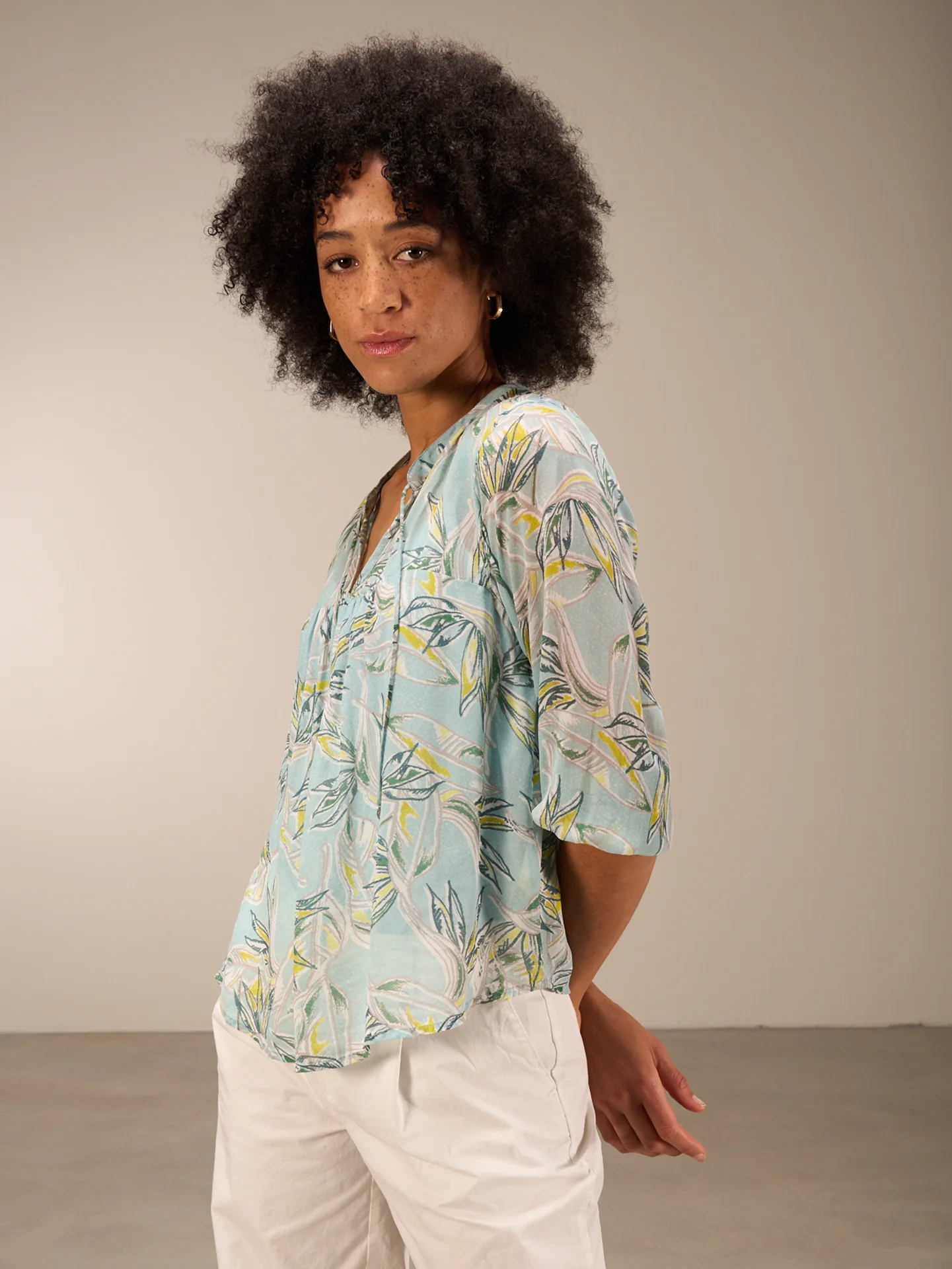 Bluse mit Volant - Image 12