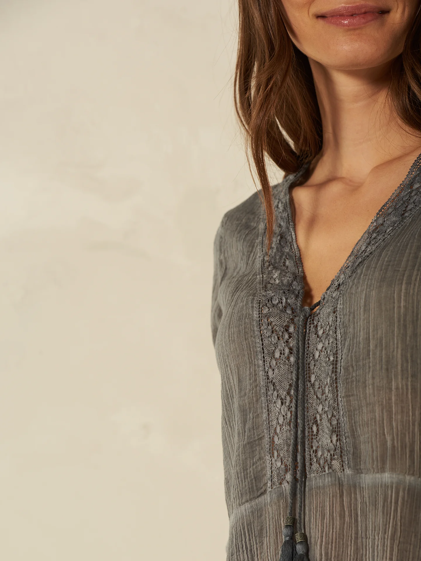 Bluse mit Volant - Image 8