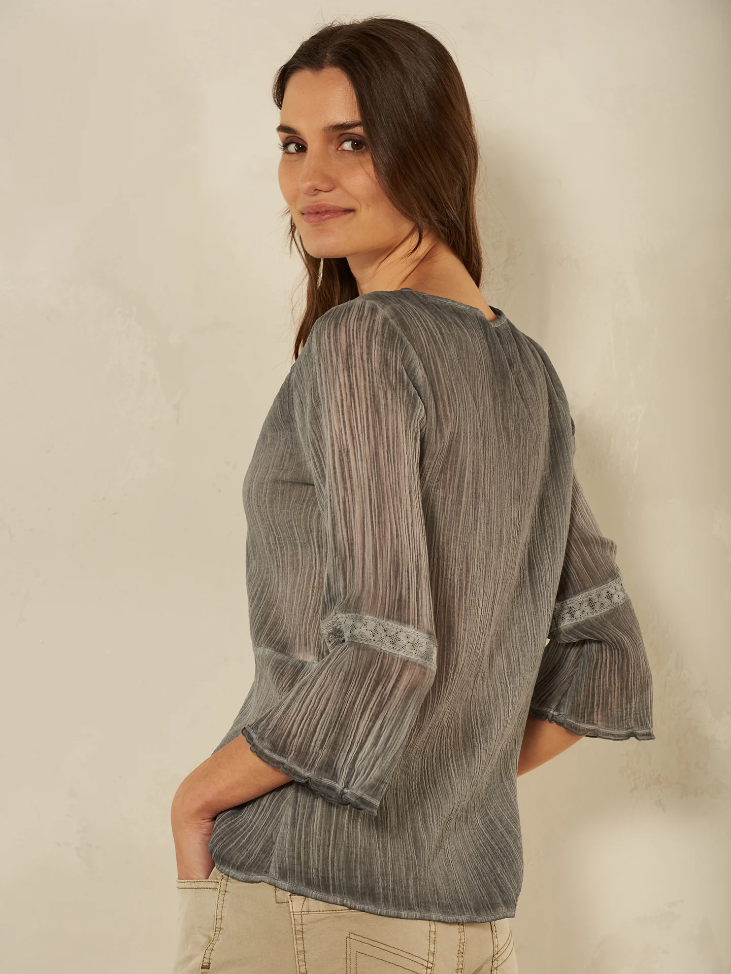 Bluse mit Volant - Image 9