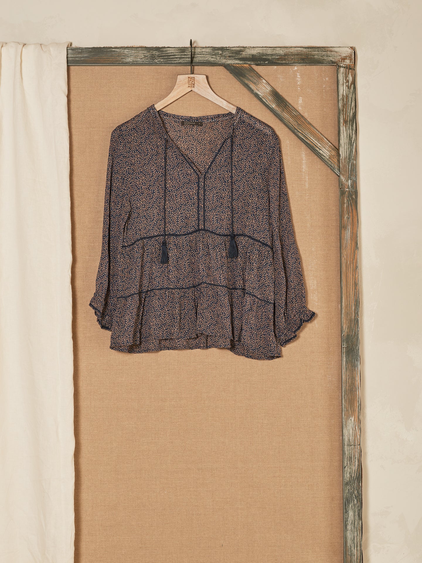 Bluse mit Volant - Image 10