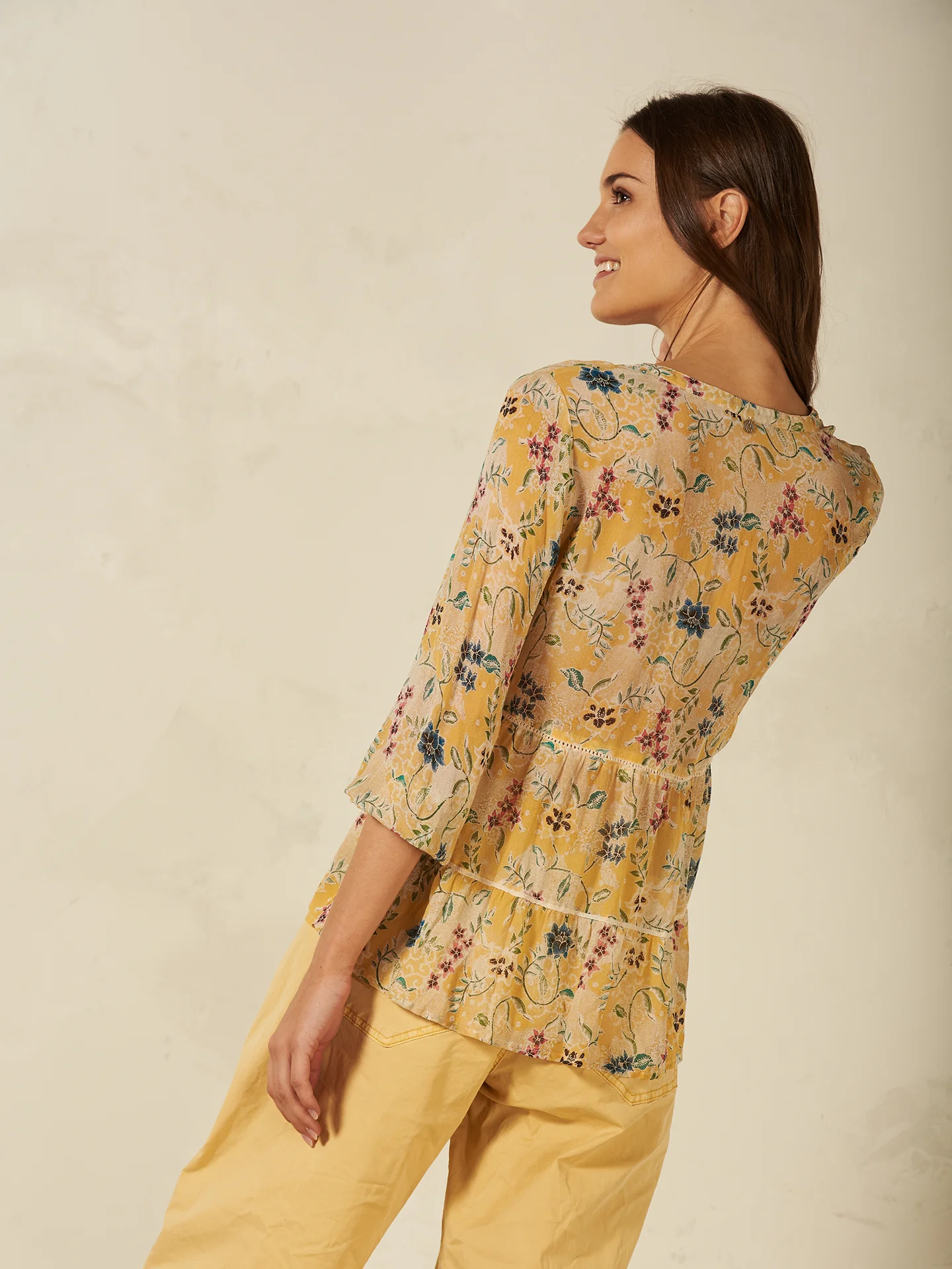 Bluse mit Volant - Image 25