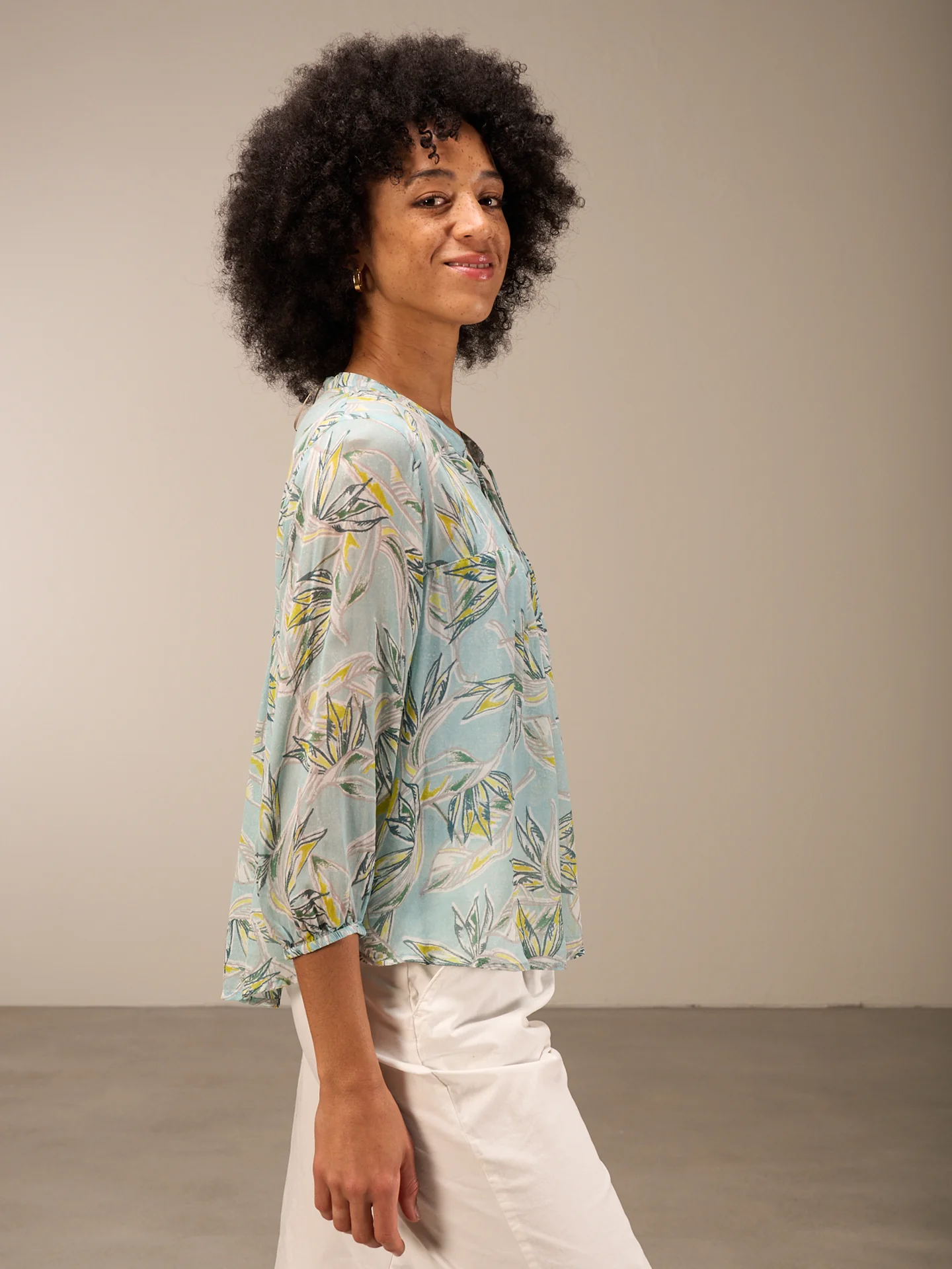 Bluse mit Volant - Image 13