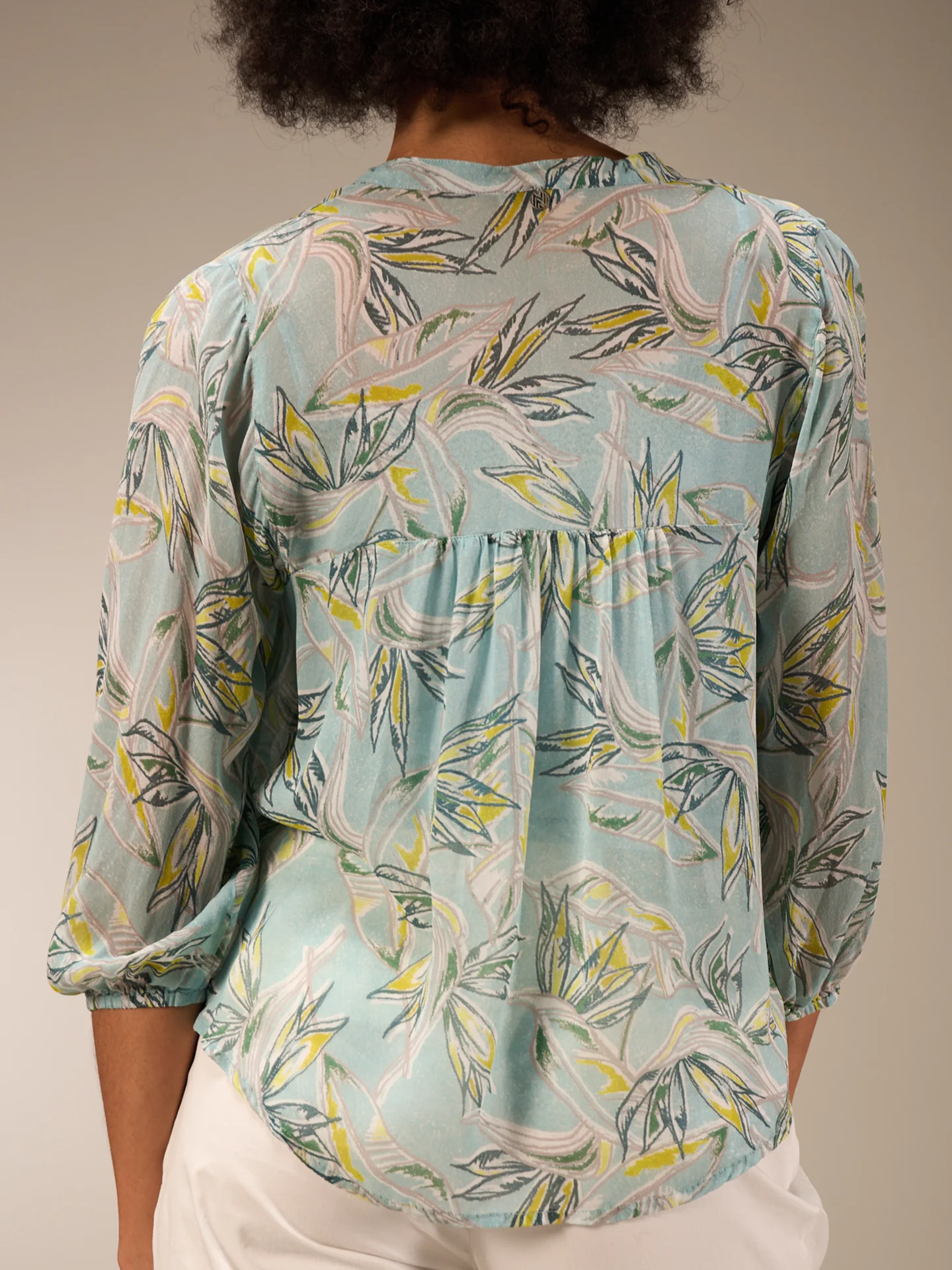 Bluse mit Volant - Image 14
