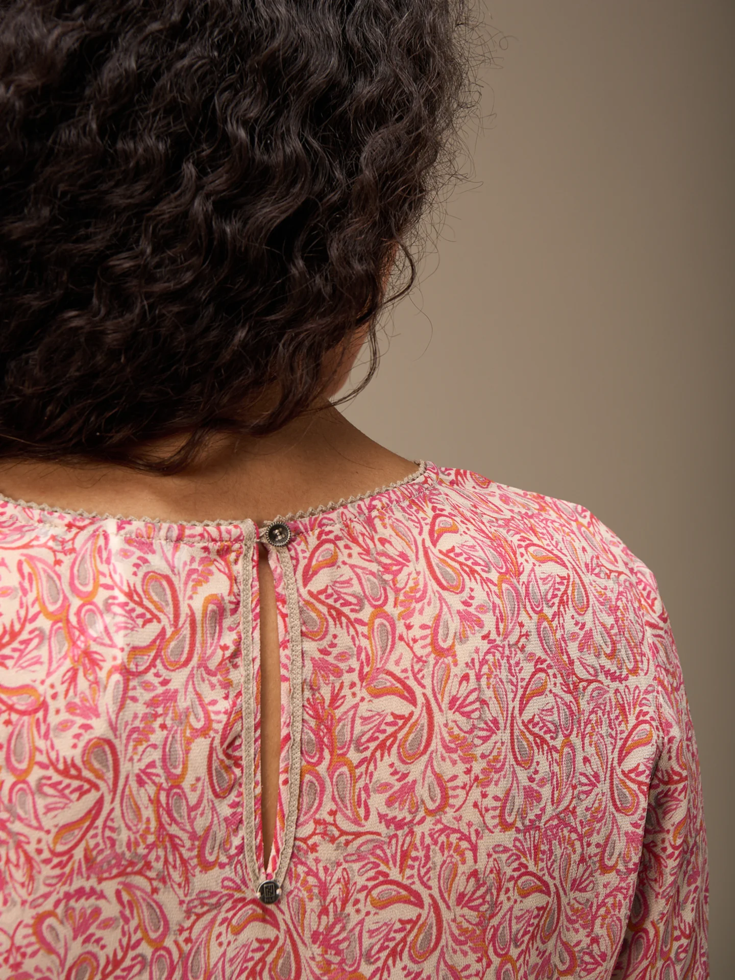 Bluse mit Volant - Image 11
