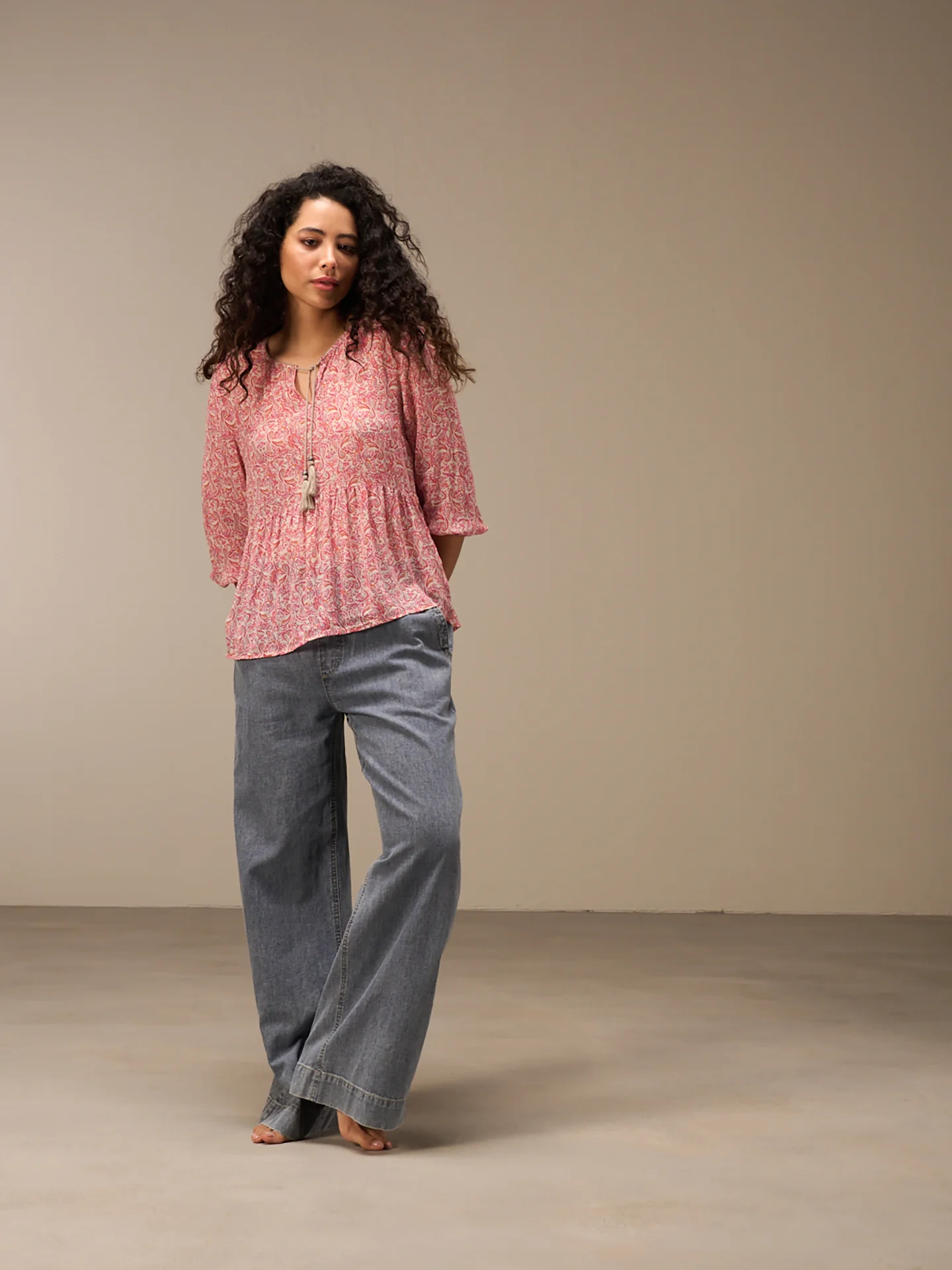 Bluse mit Volant - Image 7