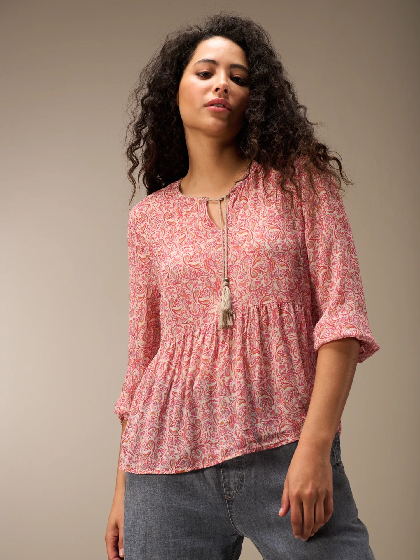 Bluse mit Volant - Image 8