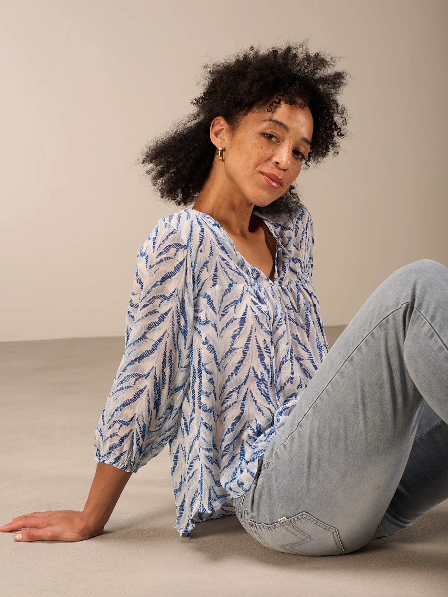 Bluse mit Volant - Image 7
