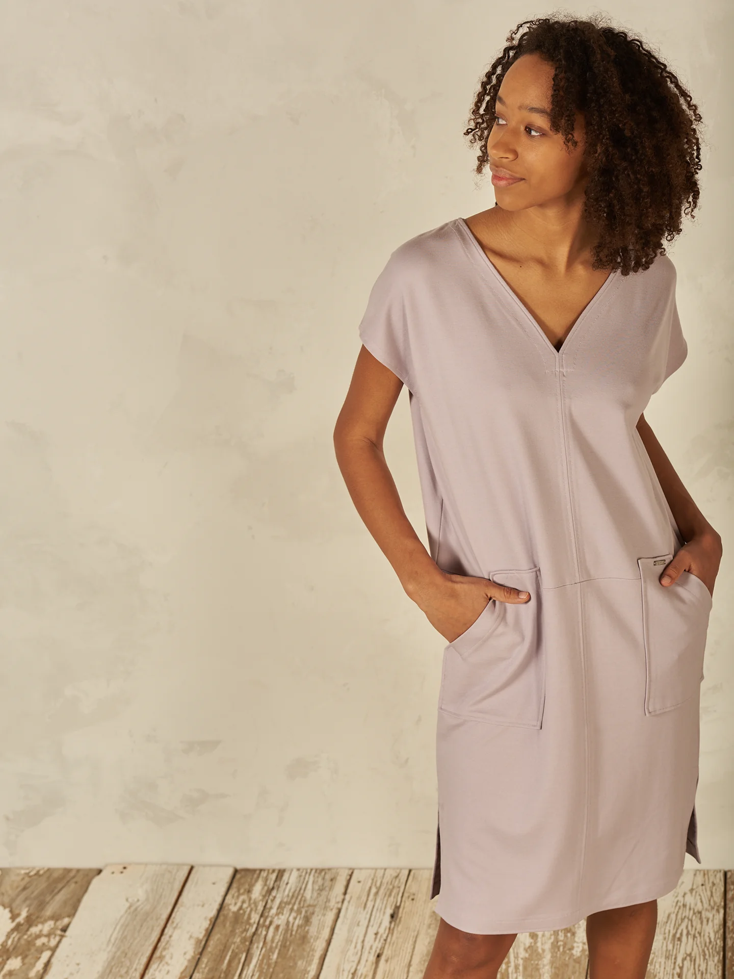 Kleid mit V-Ausschnitt