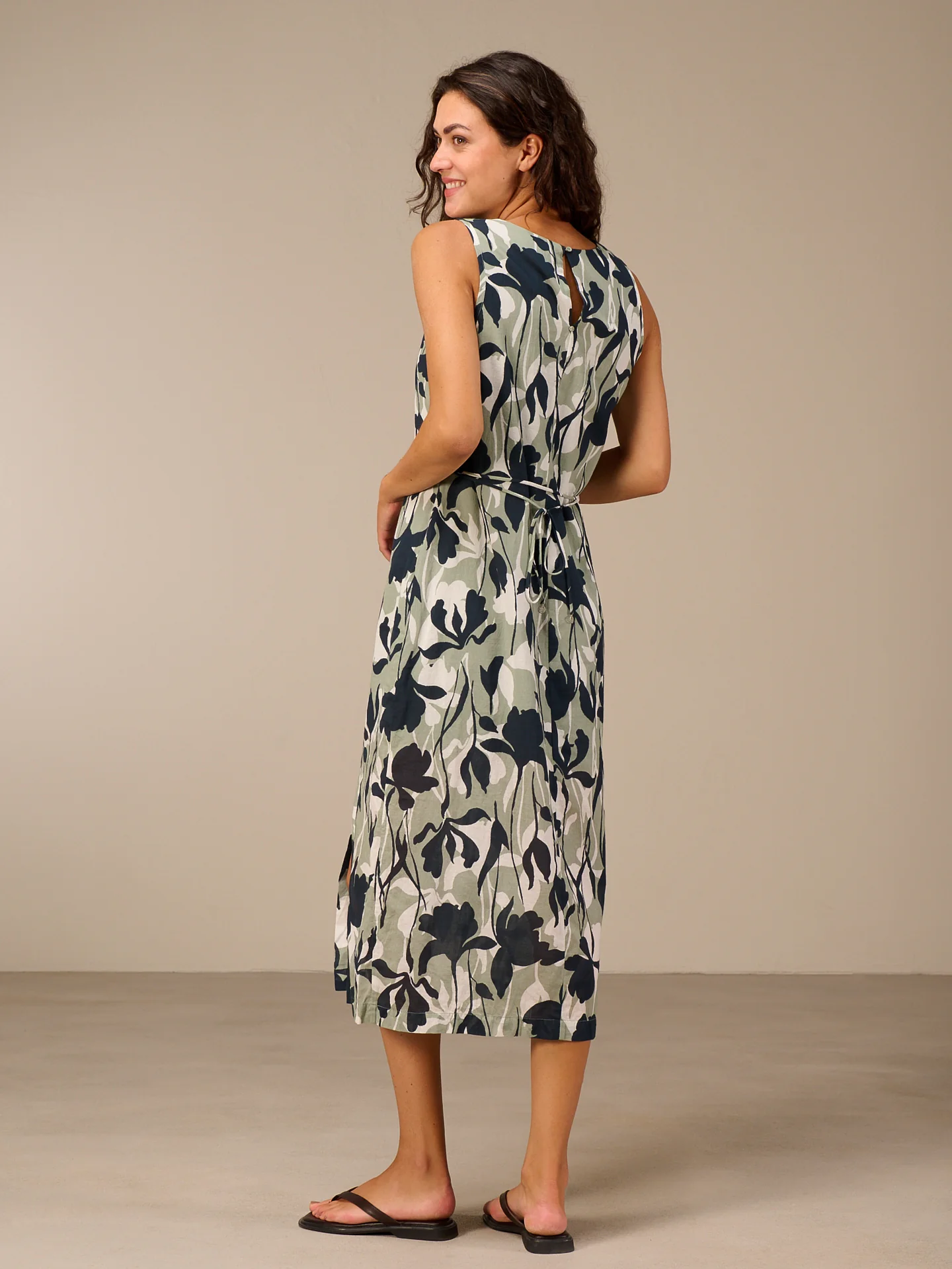 Kleid mit Rundhals - Image 10